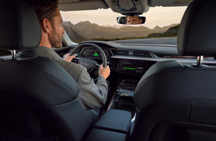 AUDI_Q8_E_TRON