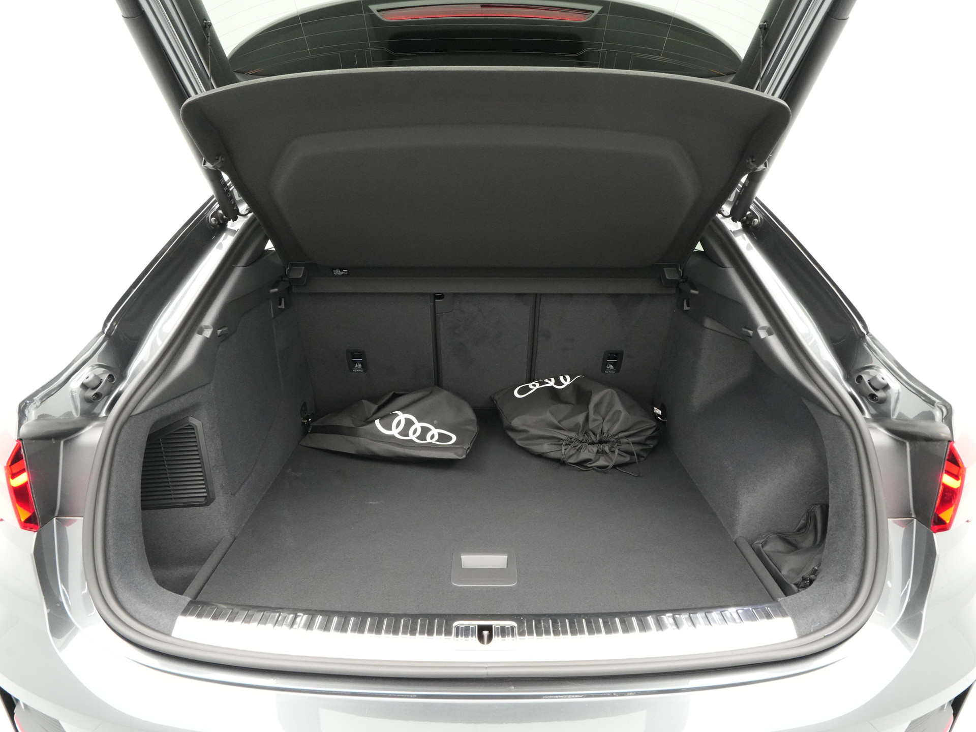 Audi - Q3 Sportback 45 TFSI e 245 S tronic S edition - 2025