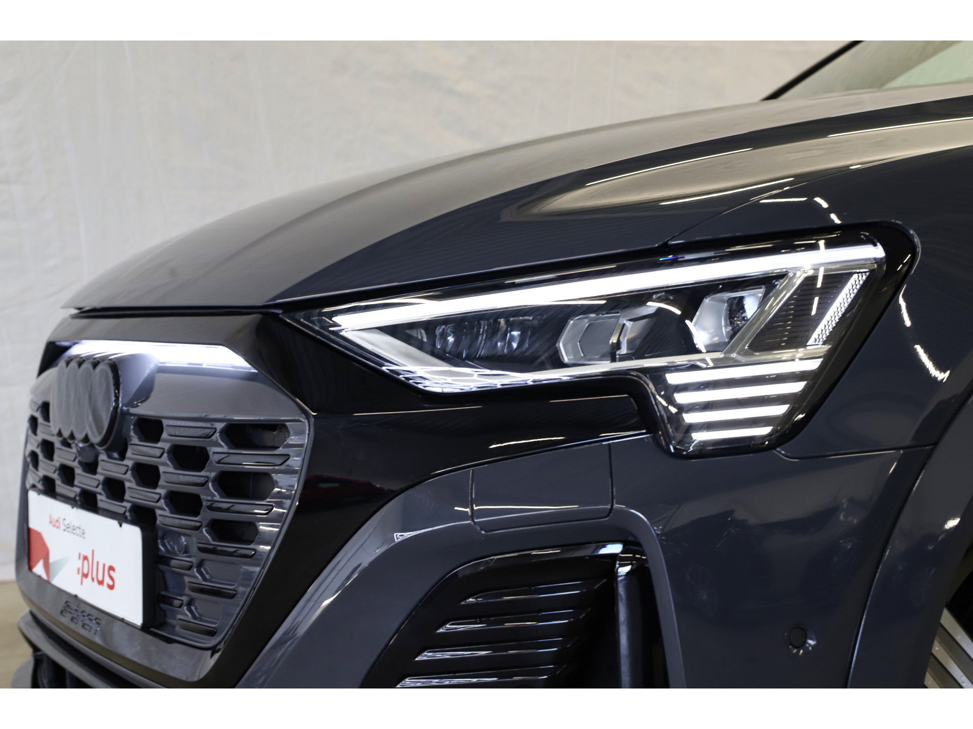 Audi - Q8 e-tron 50 quattro 250kW/340pk S Edition 95 kWh - 2023