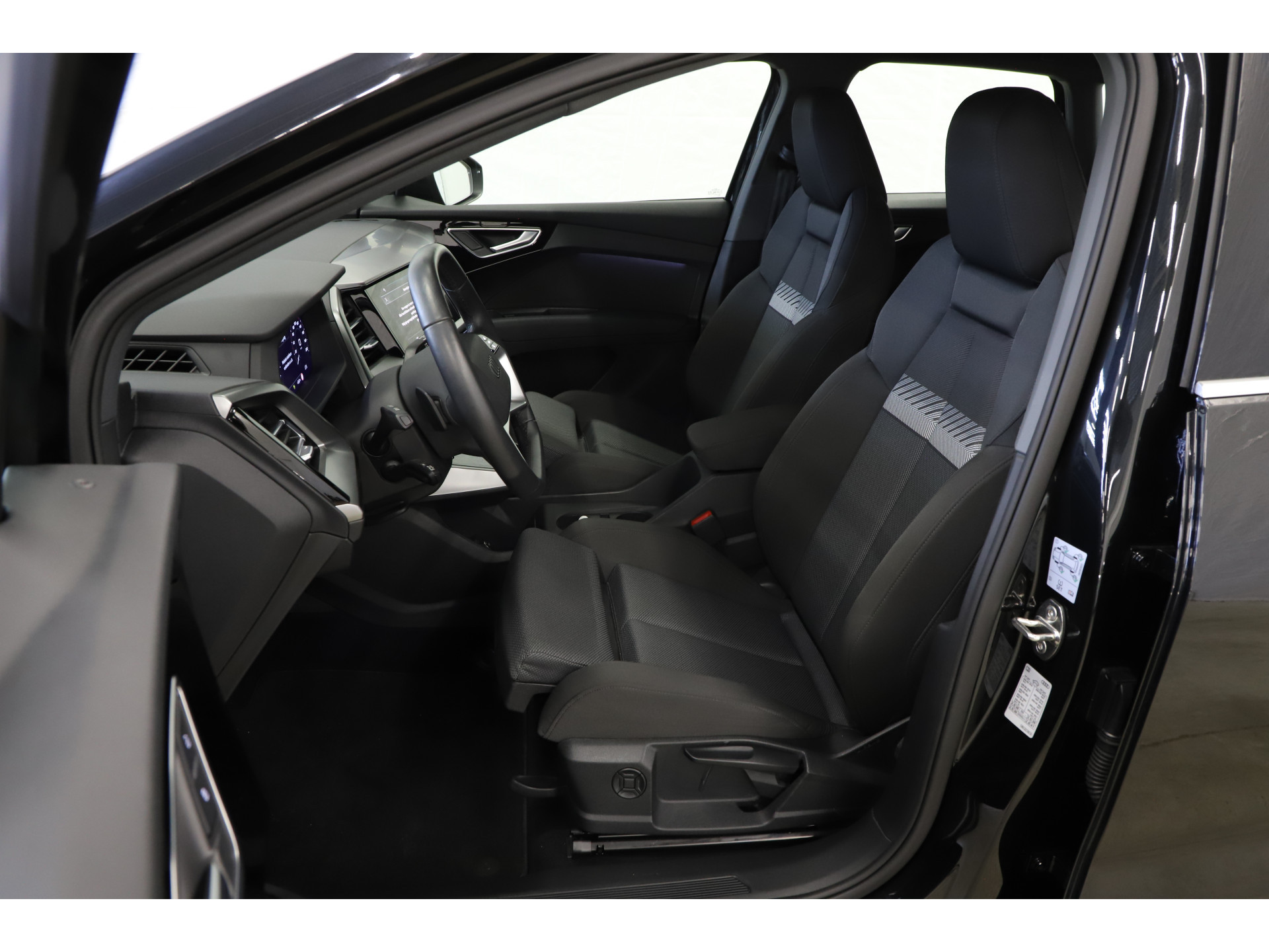 Audi - Q4 e-tron 35 Launch edition Advanced 55 kWh - 2021