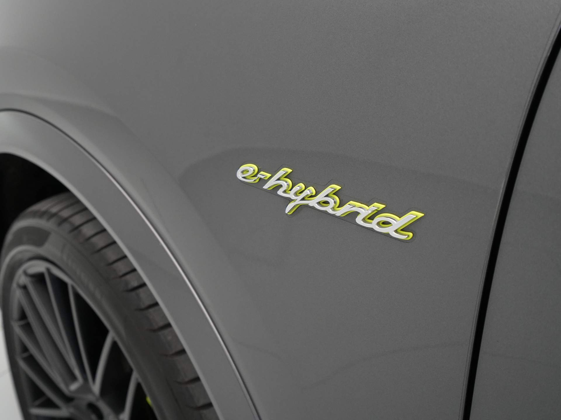 Porsche - Cayenne Coupé 3.0 E-Hybrid Platinum Edition - 2022