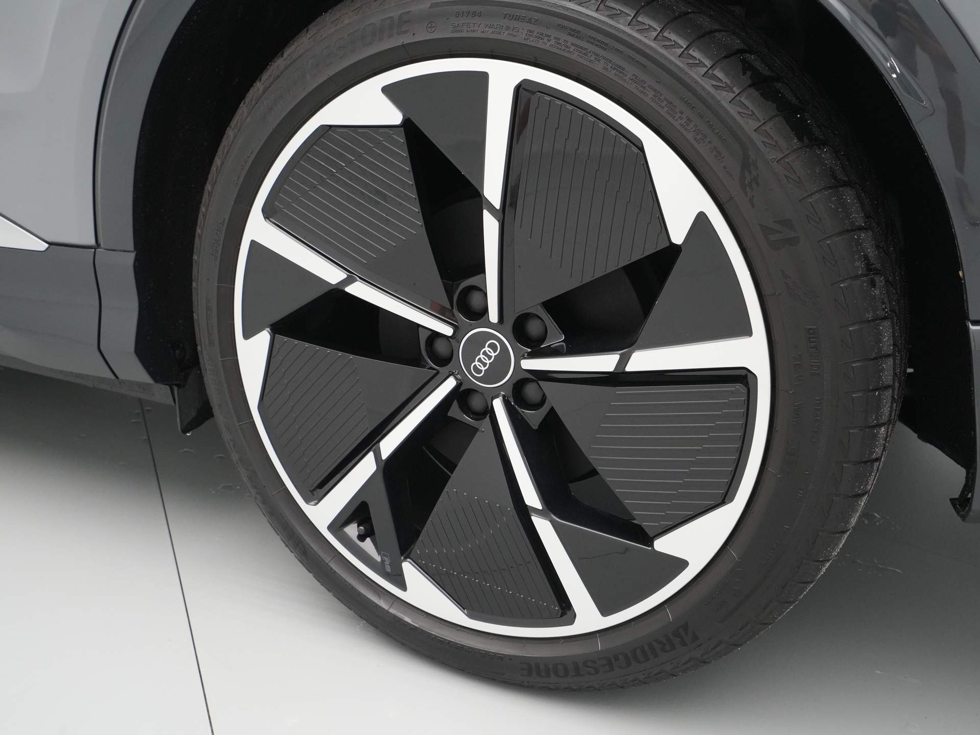 Audi - Q4 e-tron 35 125 kW/170 pk Edition 55 kWh - 2021
