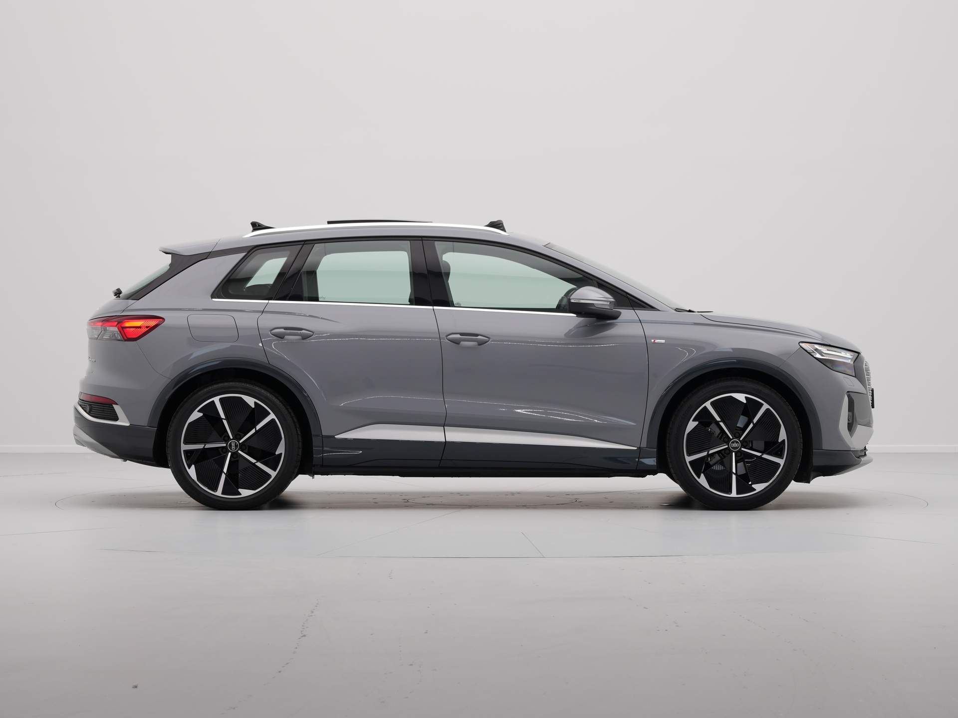 Audi - Q4 e-tron 35 125 kW/170 pk Edition 55 kWh - 2021