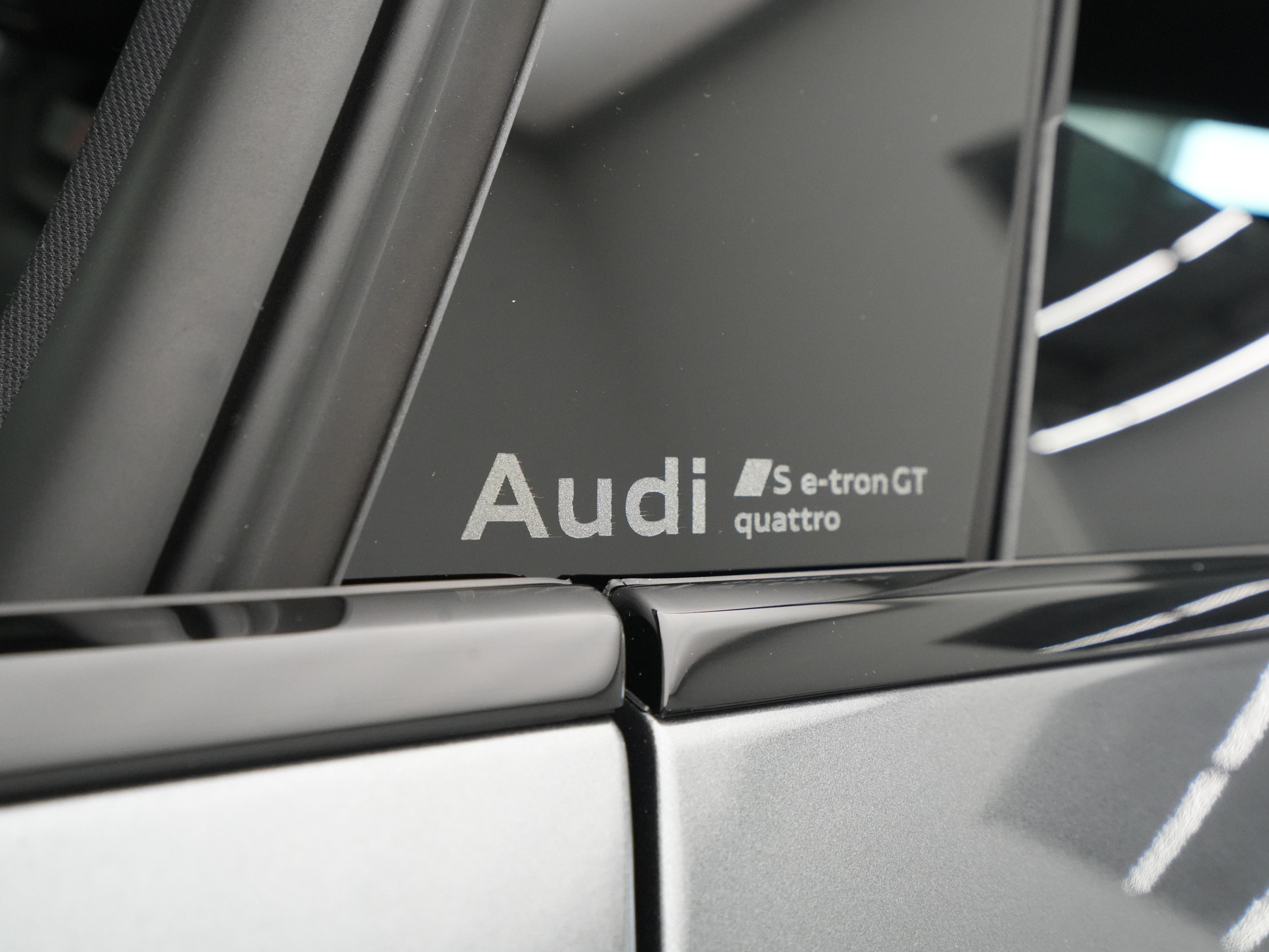 Audi - e-tron GT QUATTRO S e-tron GT 97kWh 592 2AT - 2024