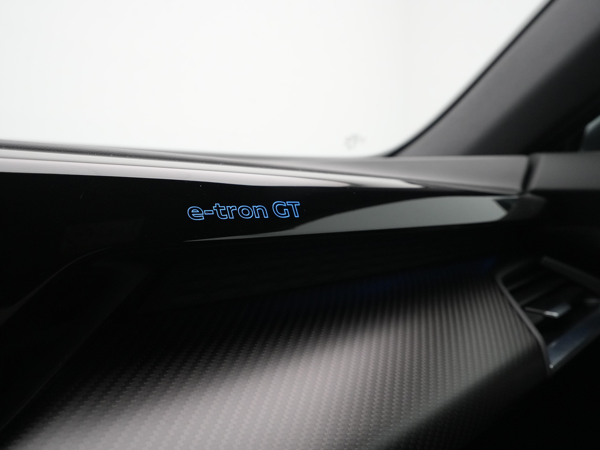 Audi - e-tron GT QUATTRO S e-tron GT 97kWh 592 2AT - 2024