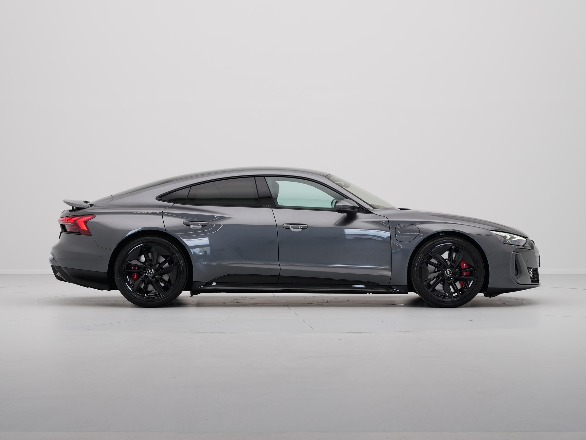 Audi - e-tron GT QUATTRO S e-tron GT 97kWh 592 2AT - 2024