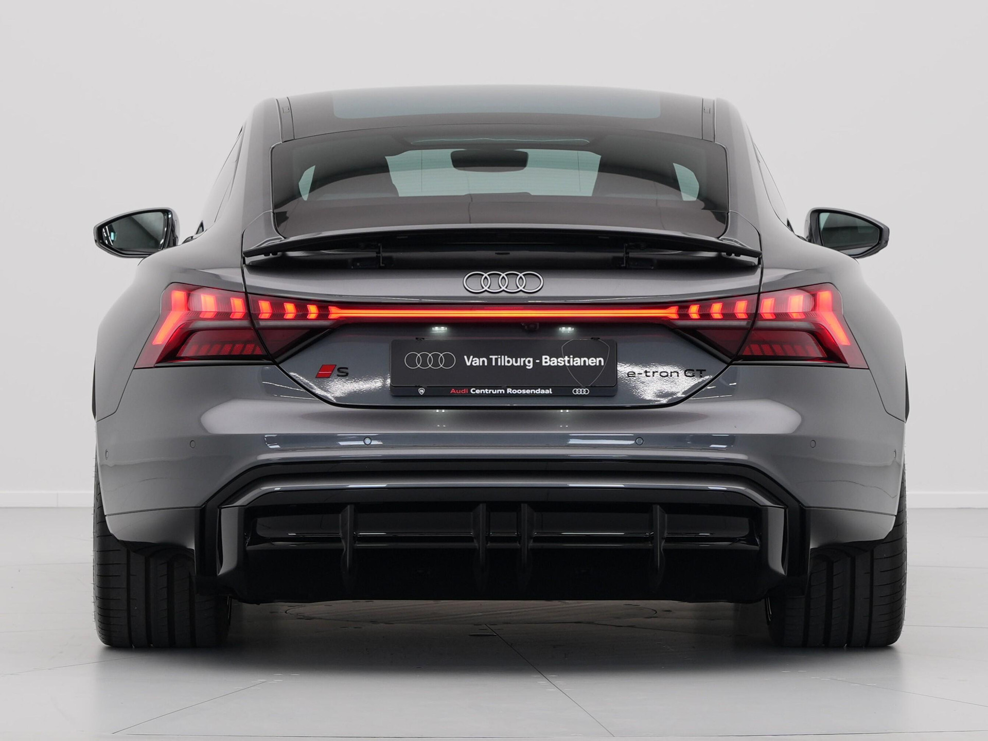 Audi - e-tron GT QUATTRO S e-tron GT 97kWh 592 2AT - 2024