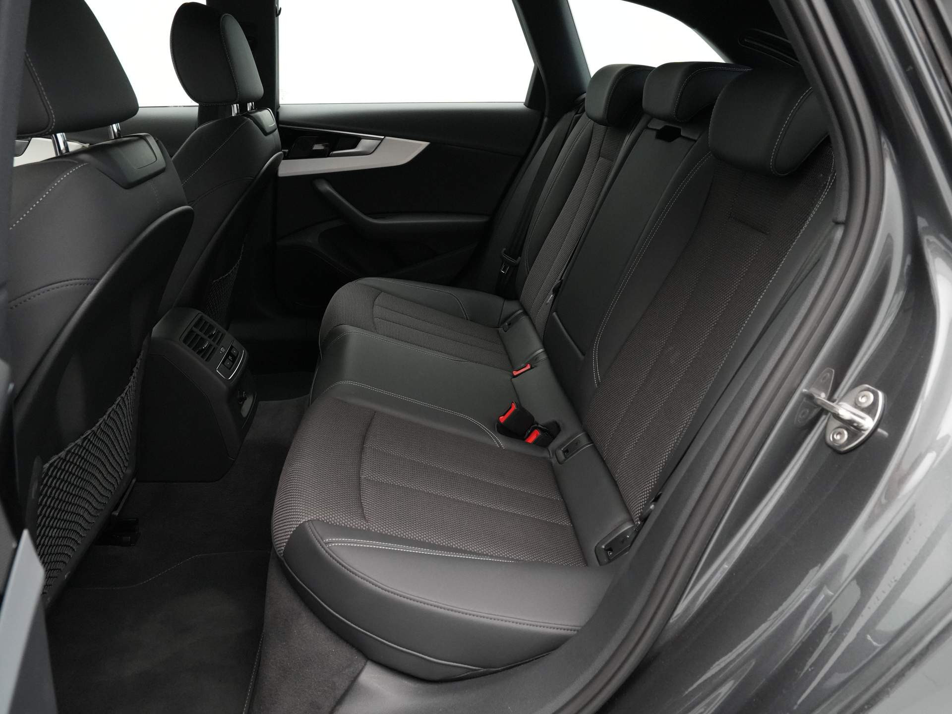 Audi - A4 Avant 35 TFSI S edition S Line - 2023