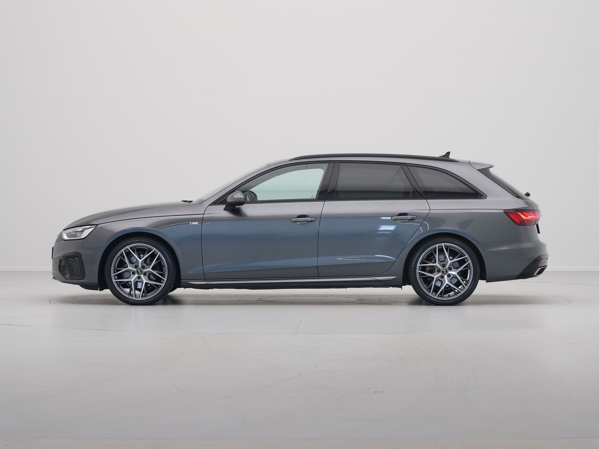 Audi - A4 Avant 35 TFSI S edition S Line - 2023