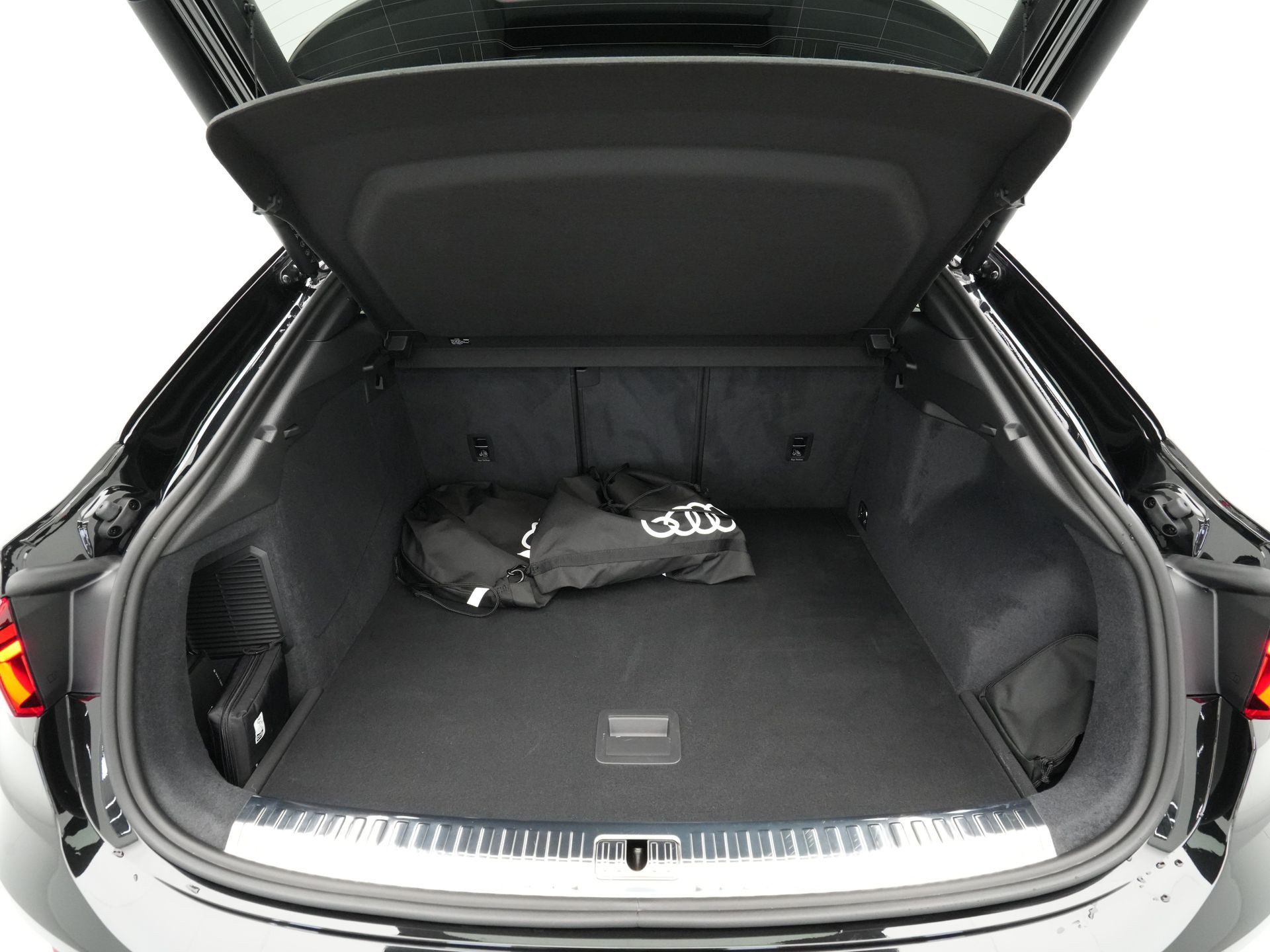 Audi - Q3 Sportback 45 TFSI e 245 pkS Edition S Line - 2024