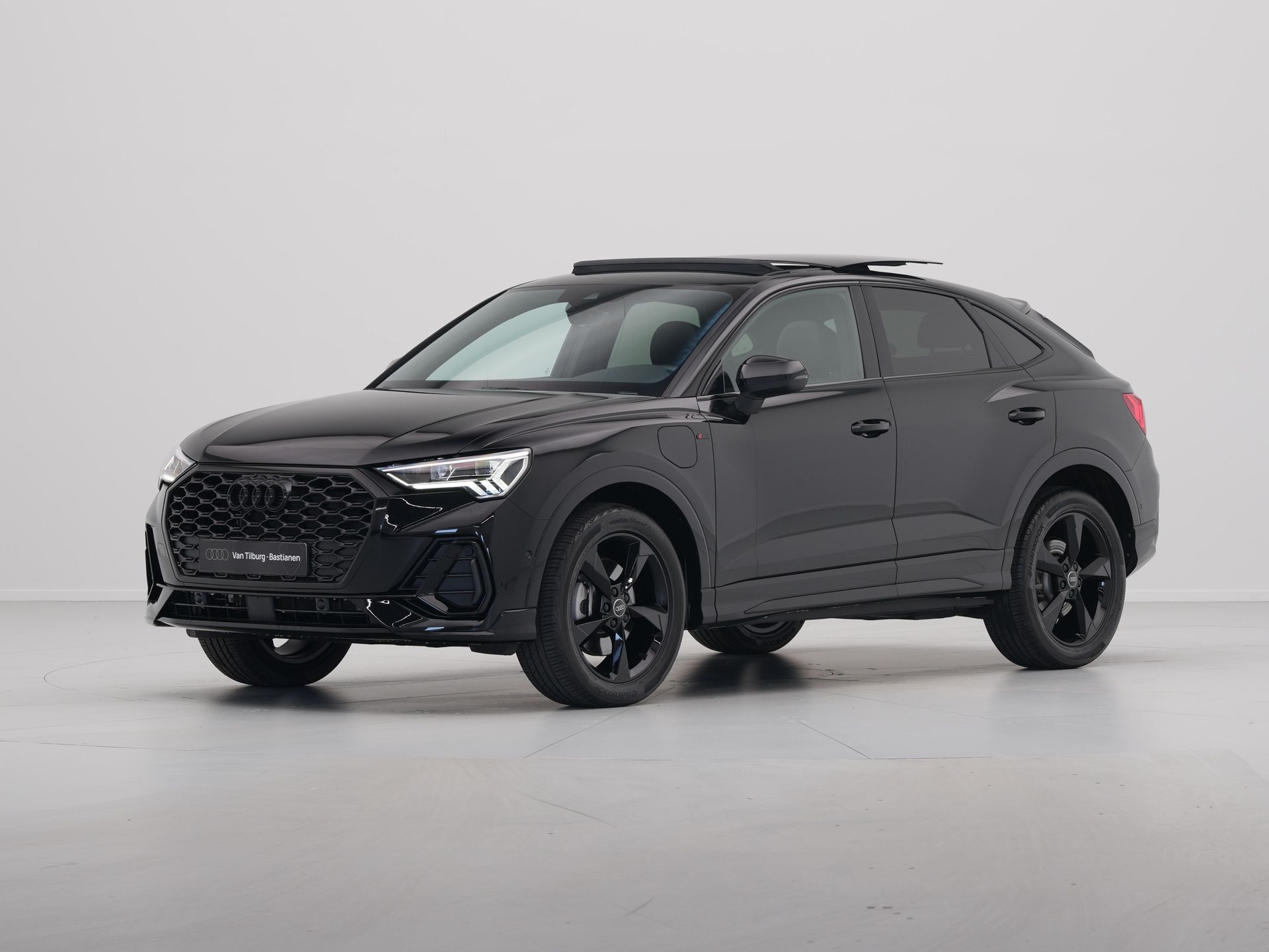 Audi - Q3 Sportback 45 TFSI e 245 pkS Edition S Line - 2024