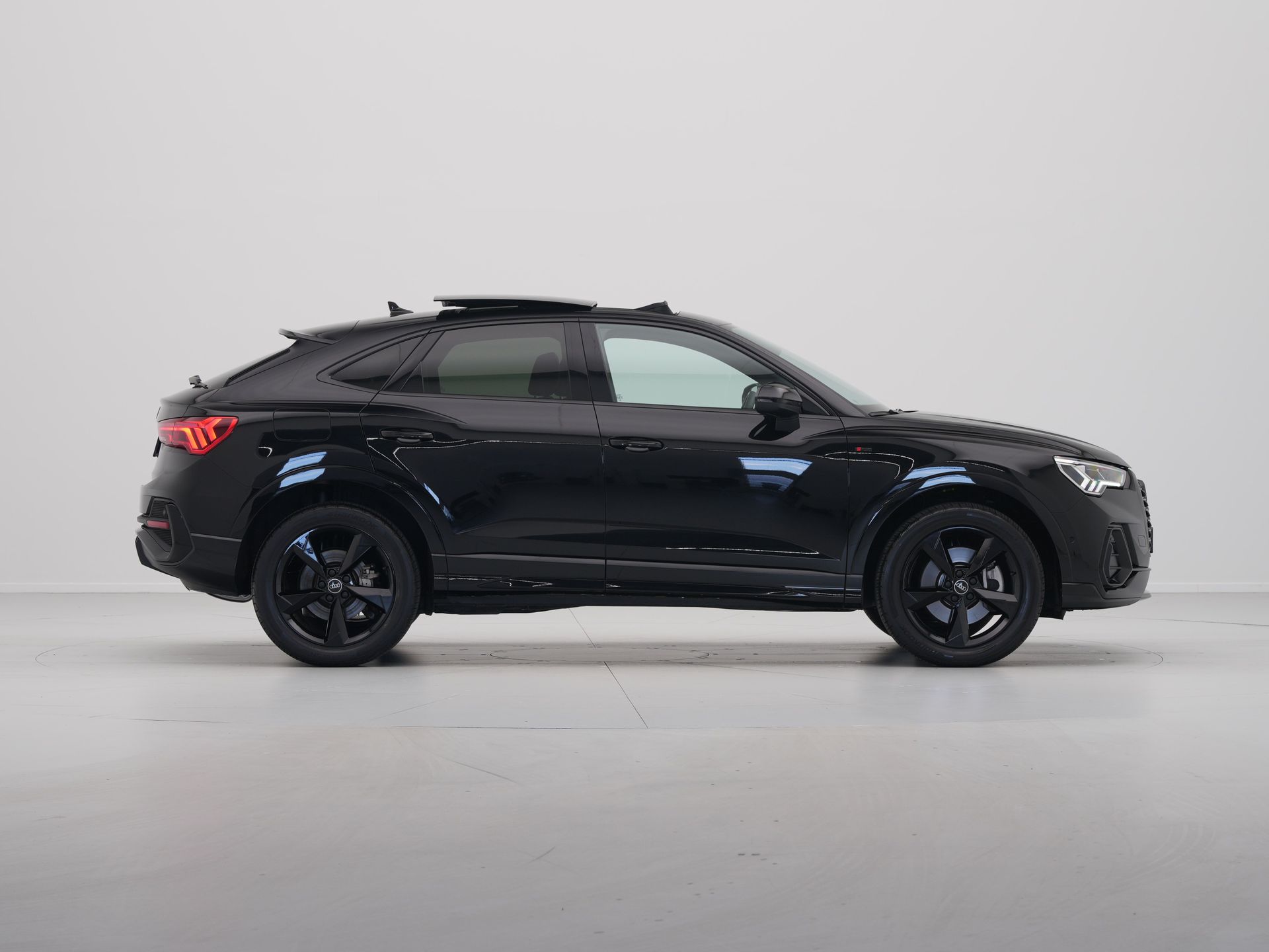 Audi - Q3 Sportback 45 TFSI e 245 pkS Edition S Line - 2024
