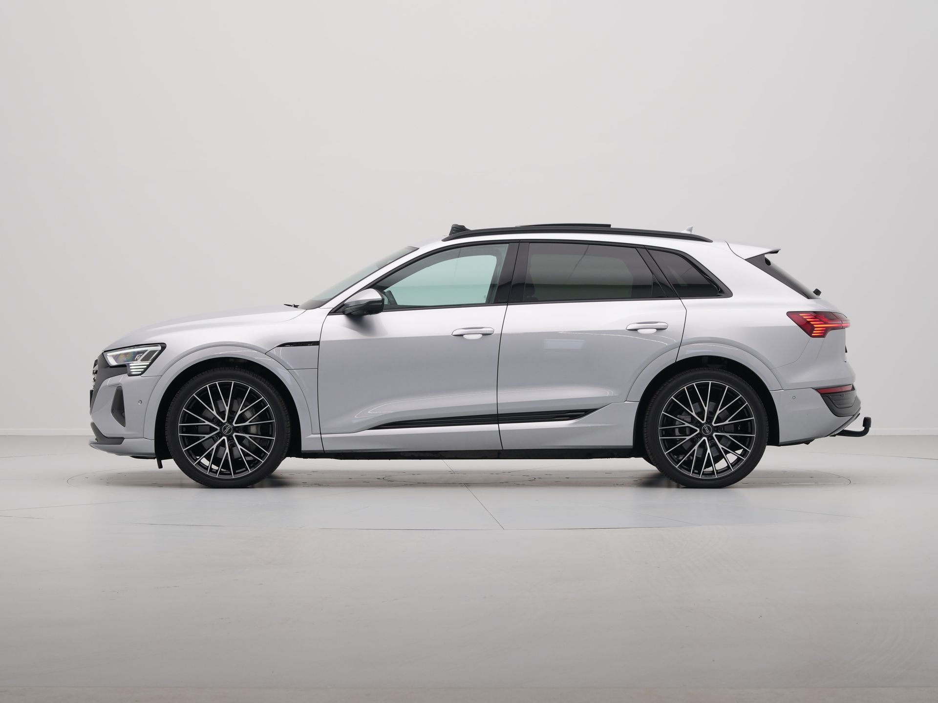 Audi - Q8 e-tron 55 300kw/408pk 114Kwh - 2024