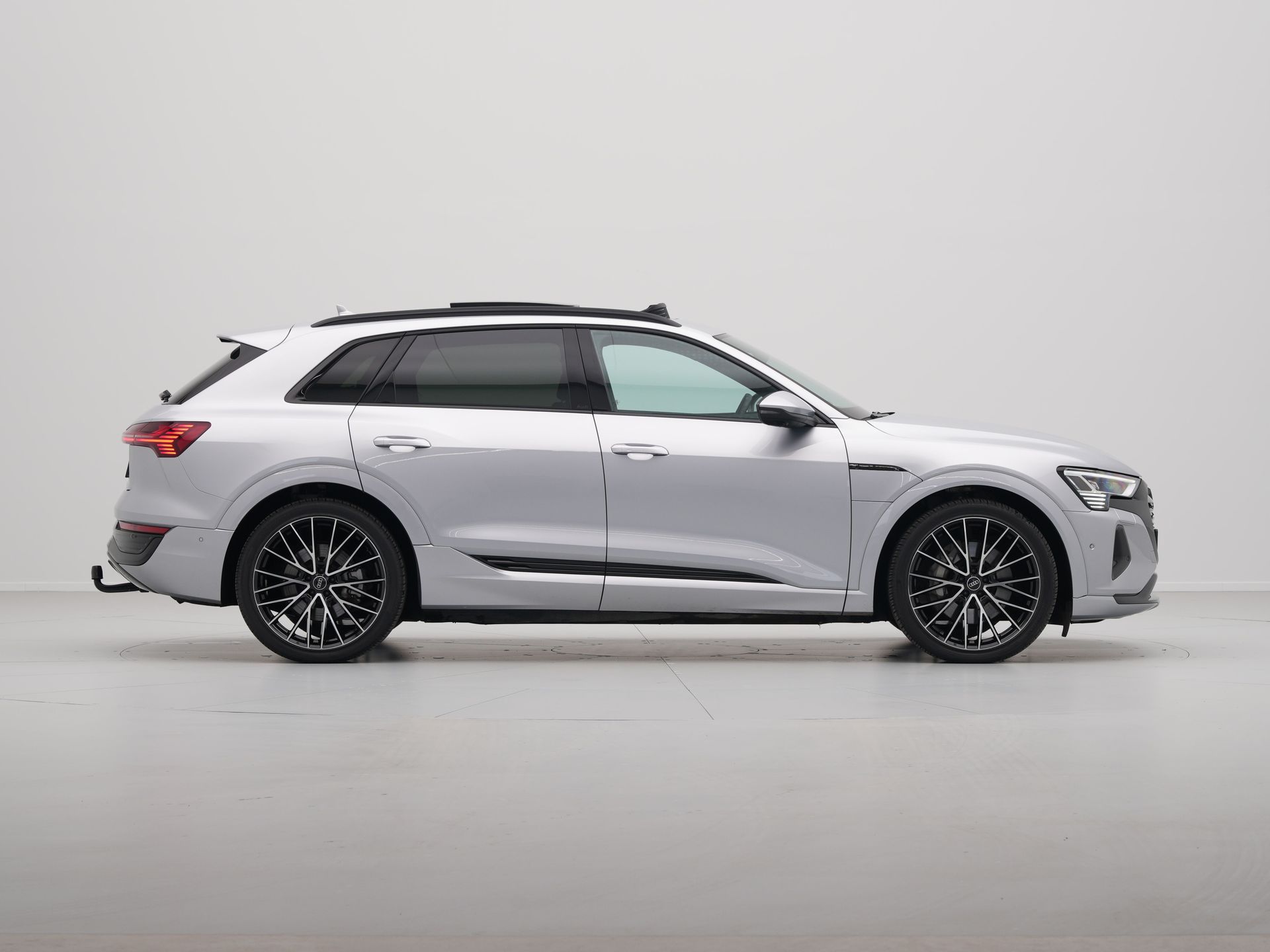 Audi - Q8 e-tron 55 300kw/408pk 114Kwh - 2024