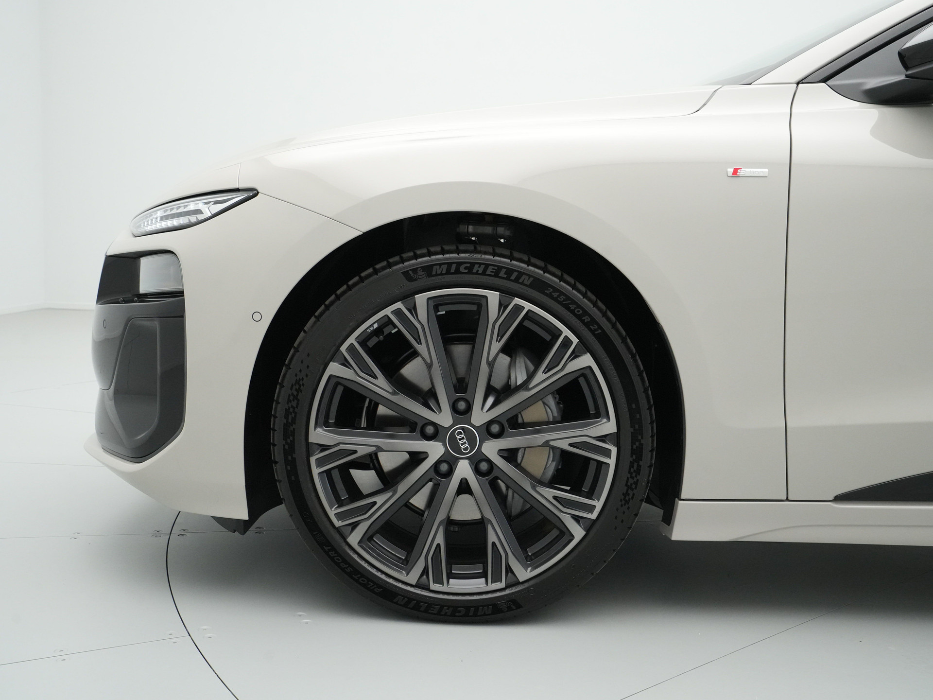 Audi - A6 Avant e-tron 367 1AT S edition - 2025