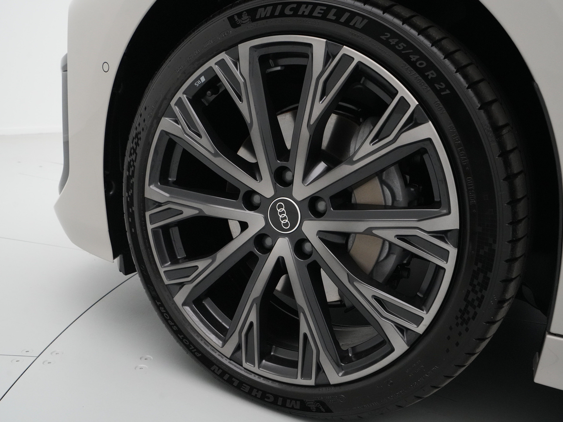 Audi - A6 Avant e-tron 367 1AT S edition - 2025