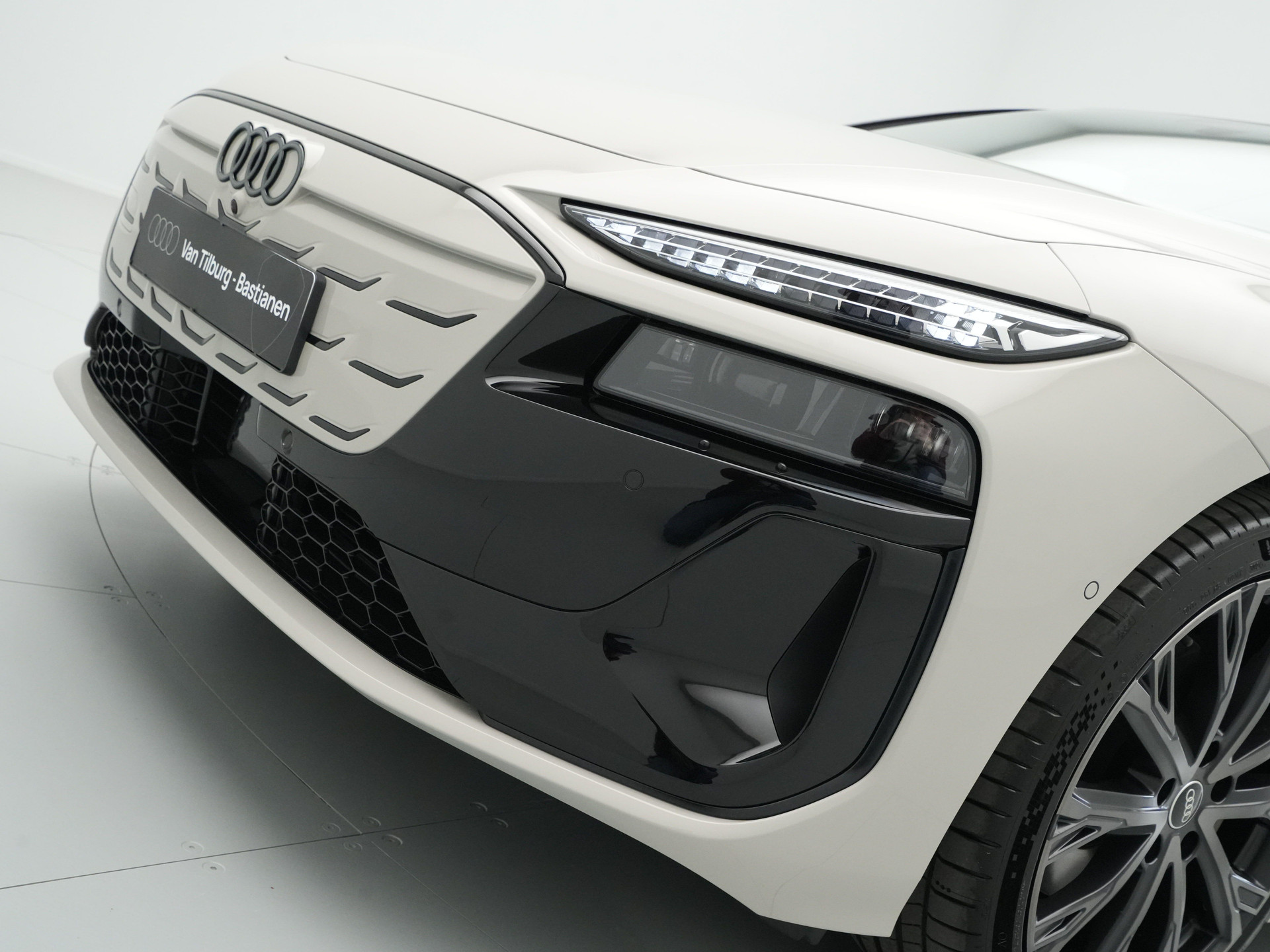 Audi - A6 Avant e-tron 367 1AT S edition - 2025