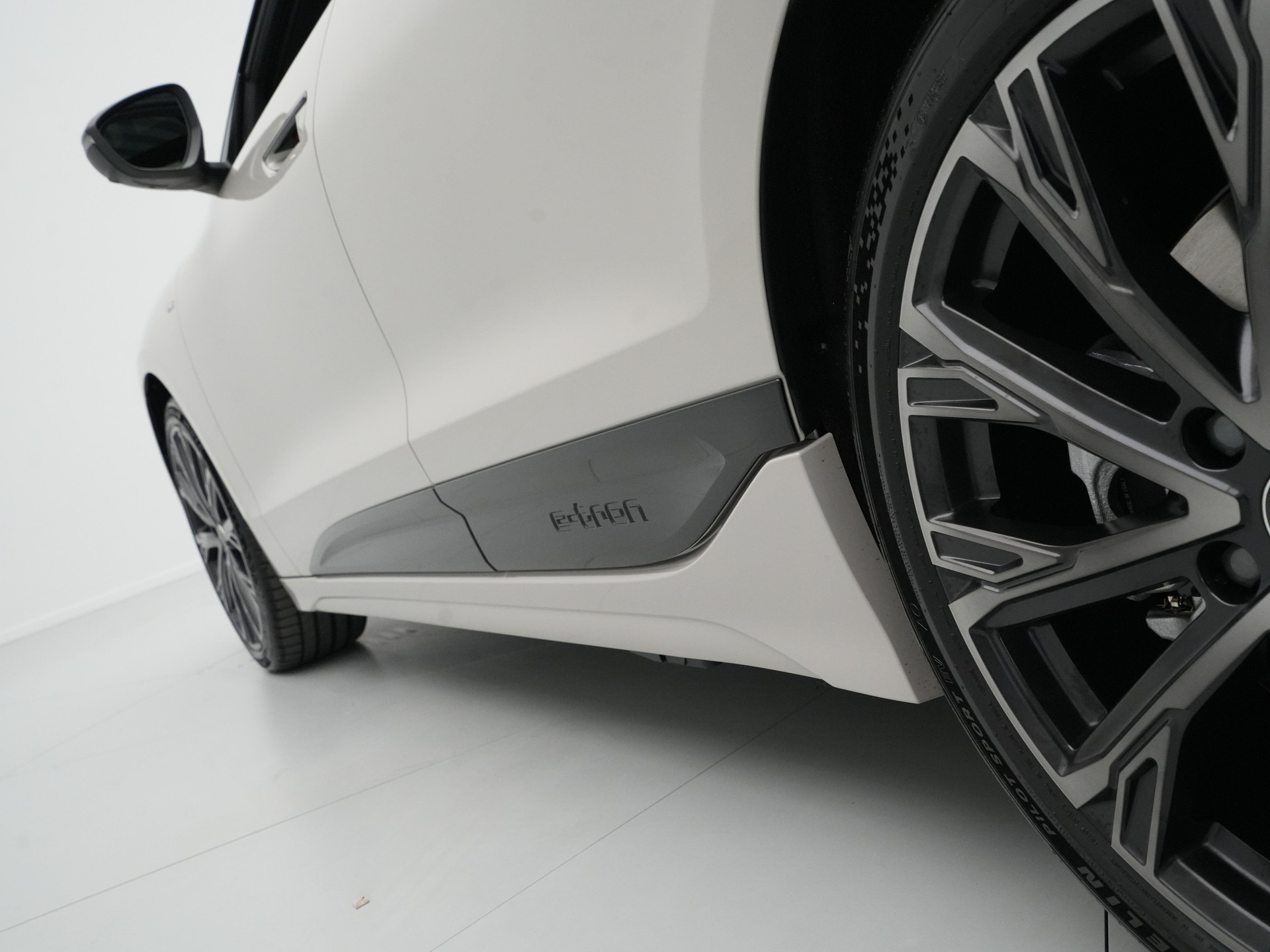 Audi - A6 Avant e-tron 367 1AT S edition - 2025