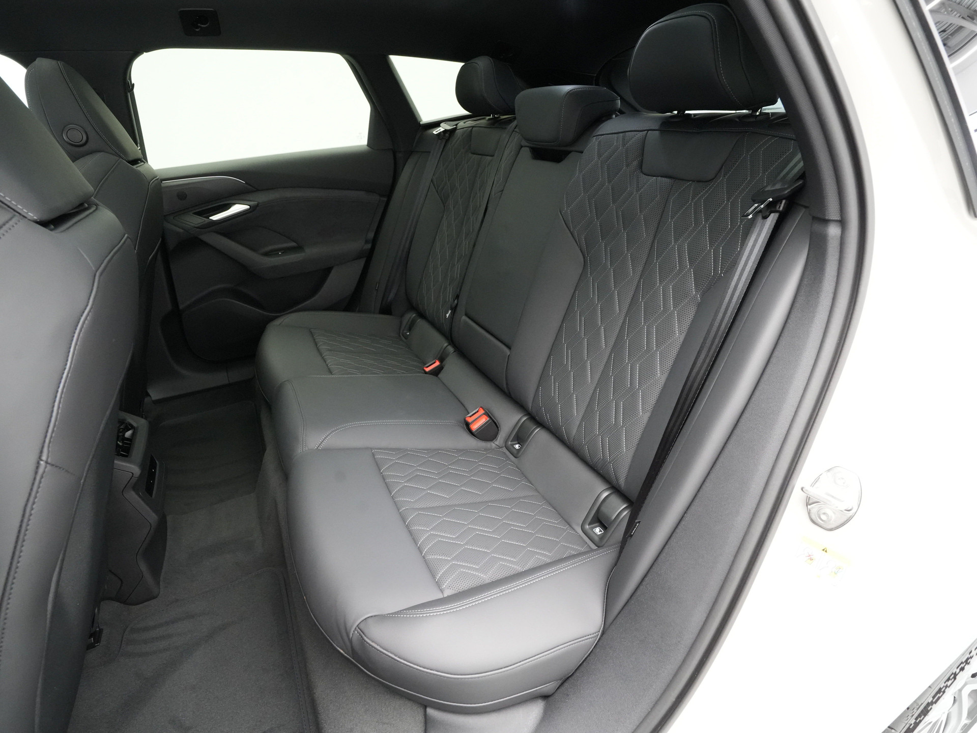 Audi - A6 Avant e-tron 367 1AT S edition - 2025