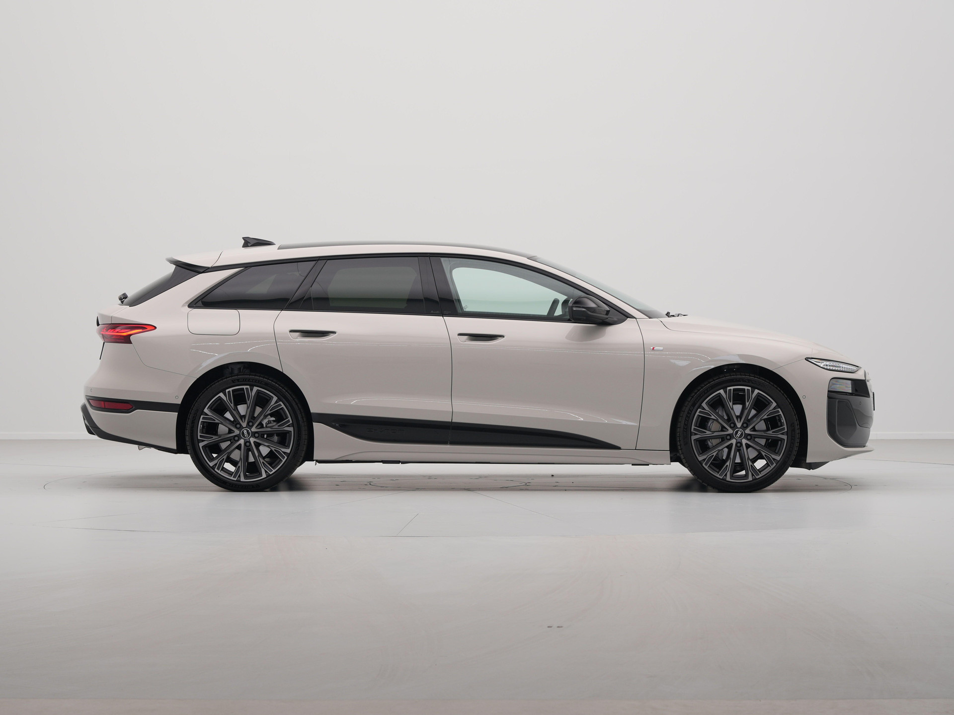 Audi - A6 Avant e-tron 367 1AT S edition - 2025