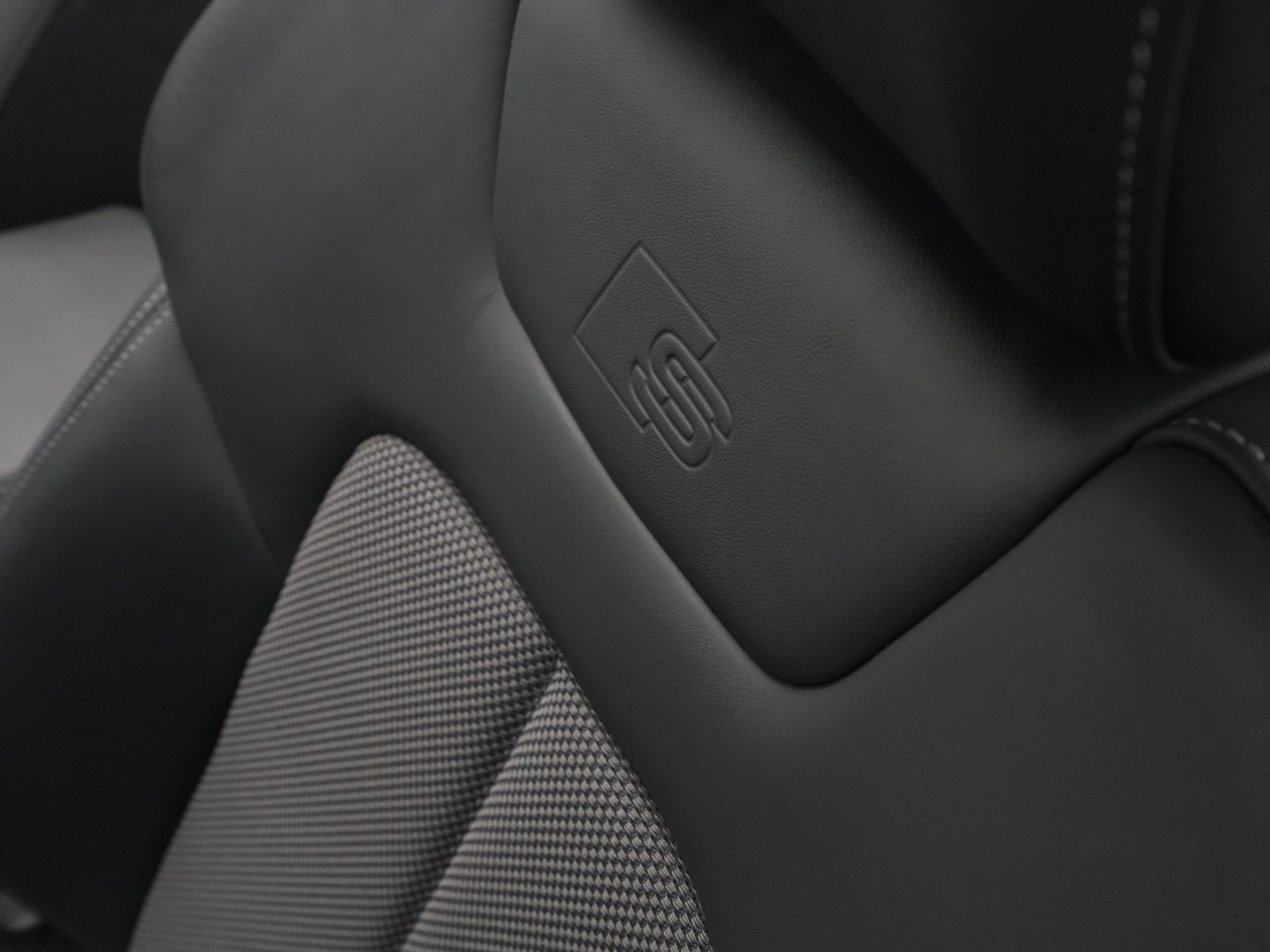Audi - A6 Avant 40 TFSI S 204 pk edition Competition - 2024