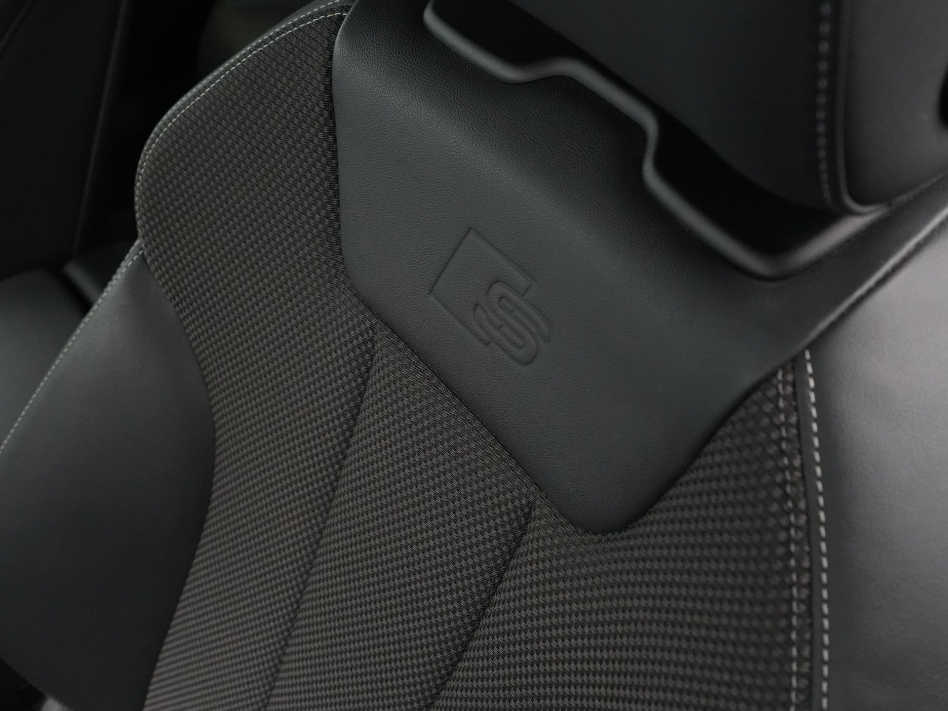 Audi - A4 Avant 35 150pk TFSI S edition - 2022