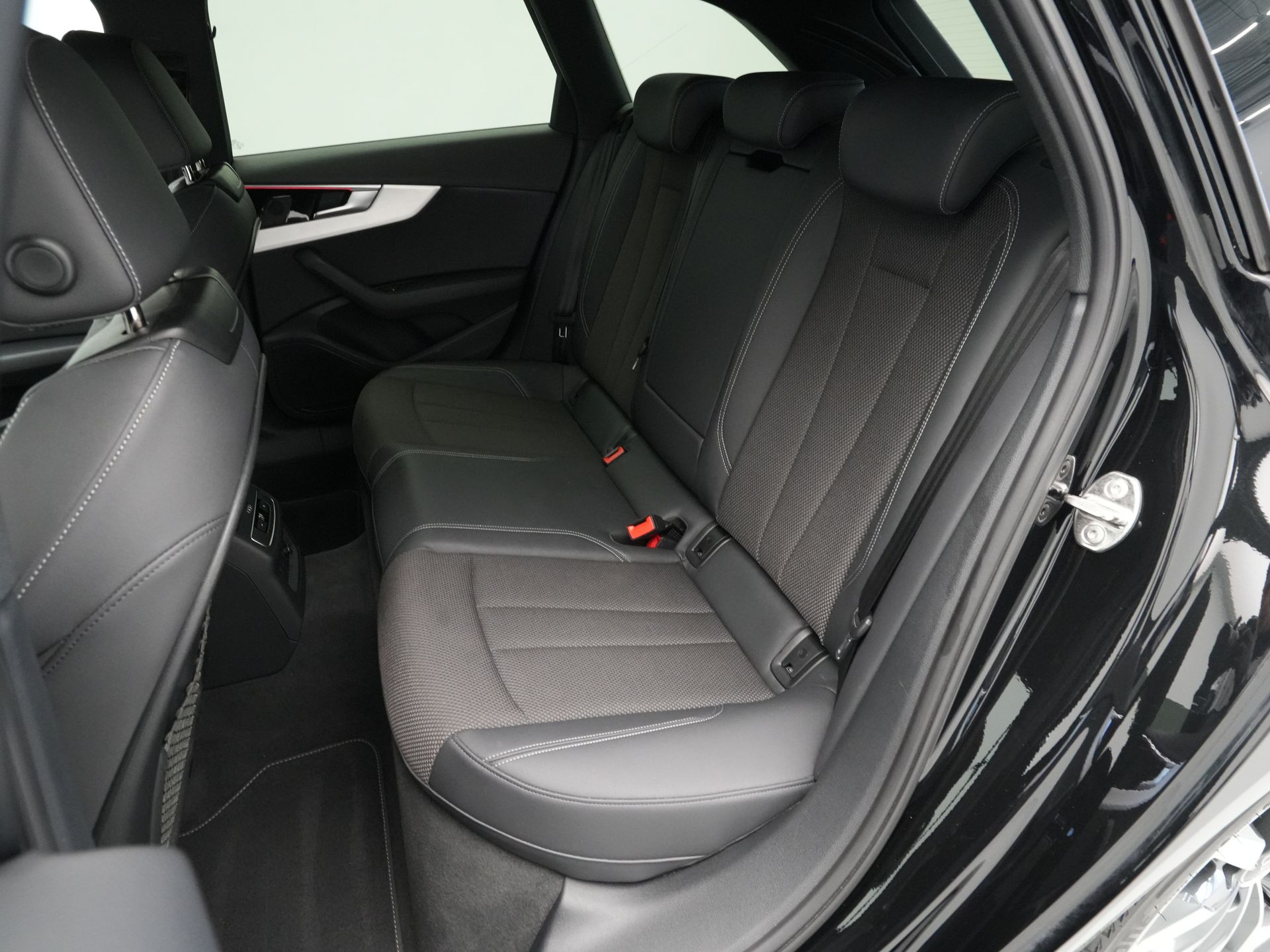 Audi - A4 Avant 35 150pk TFSI S edition - 2022