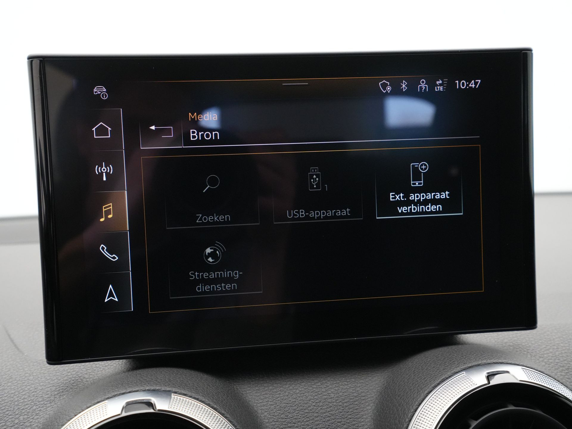 Audi - Q2 35 150pk TFSI S Edition S Line - 2024