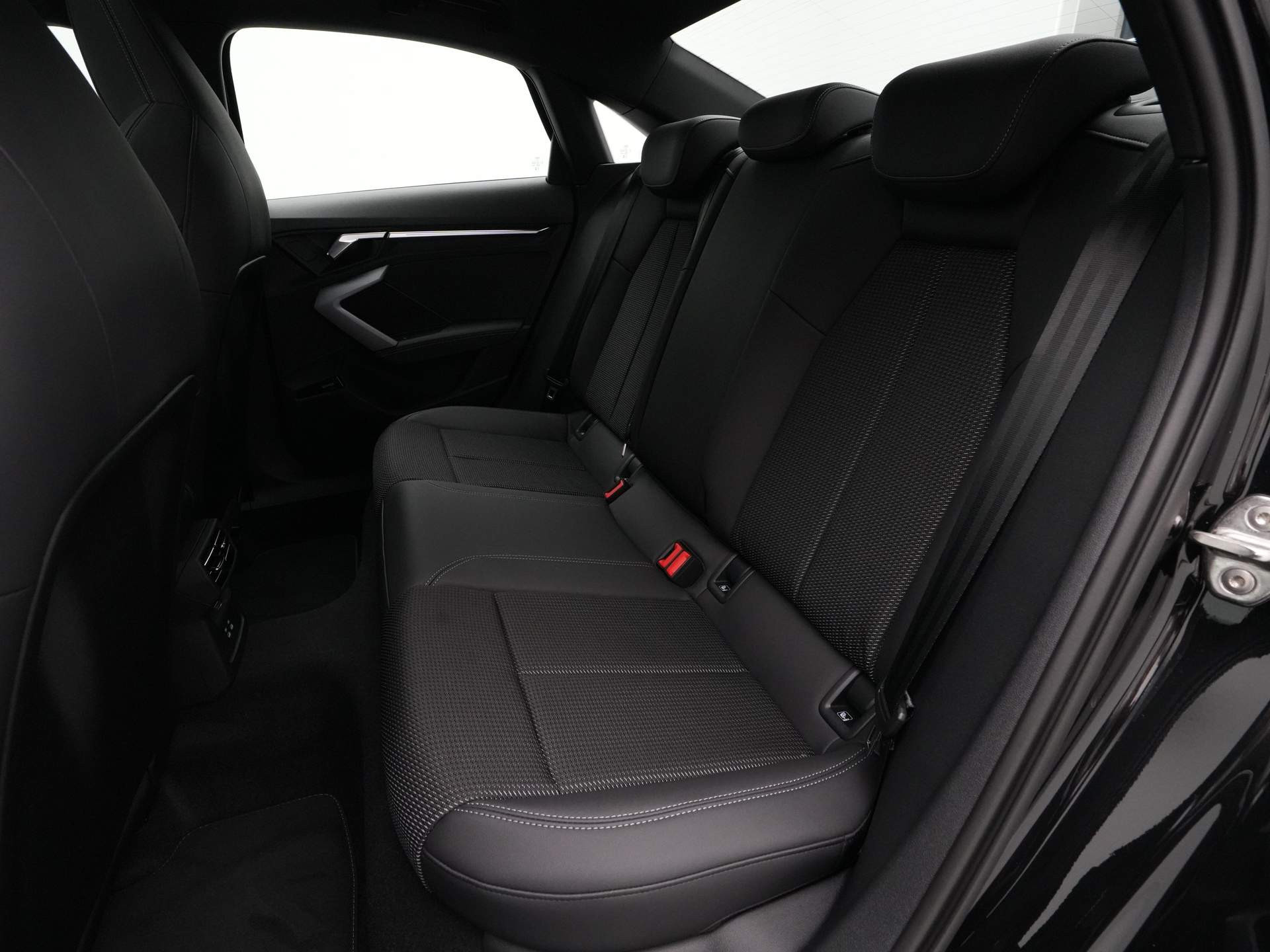 Audi - A3 Limousine 35 TFSI S edition - 2024