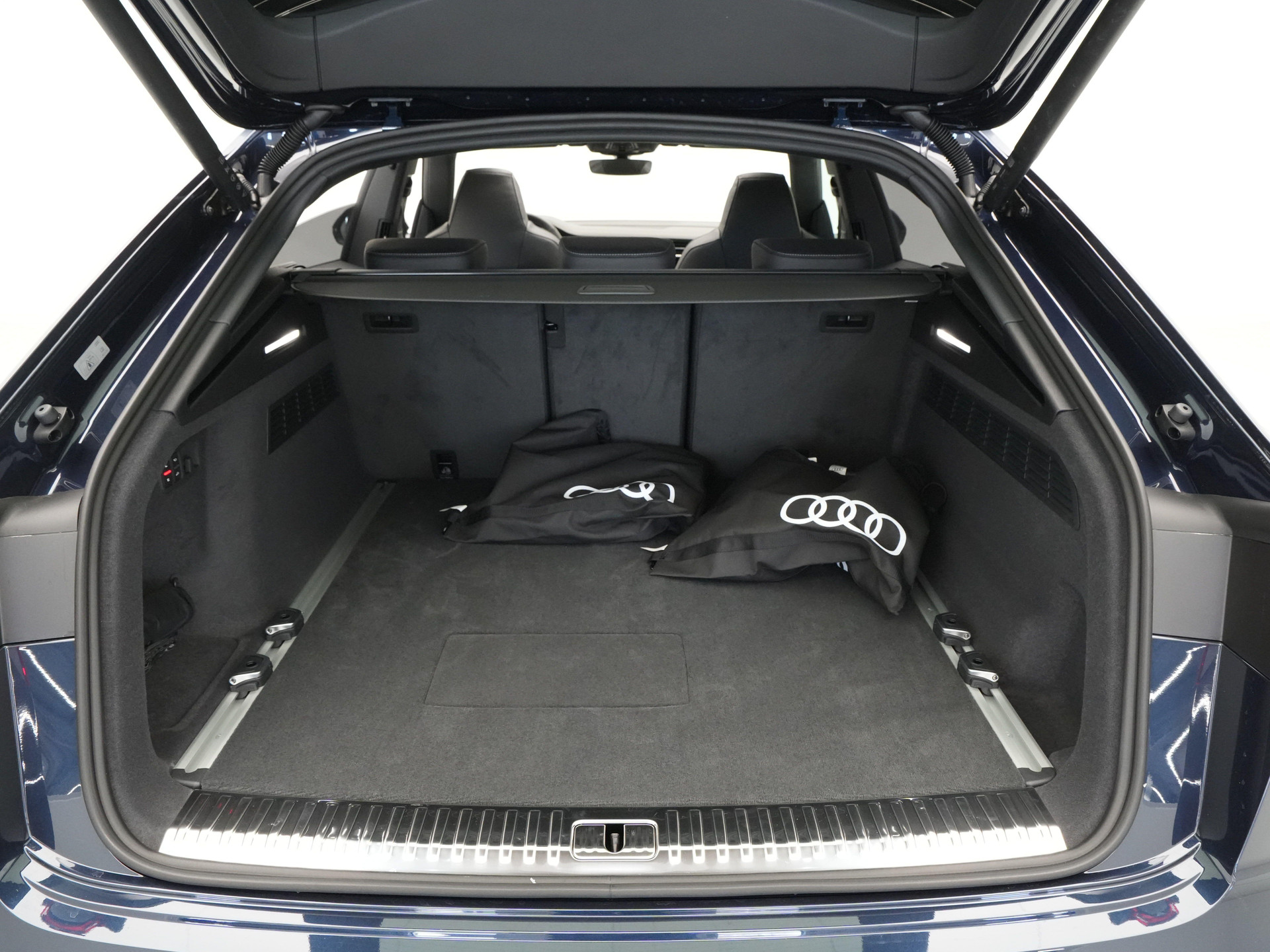 Audi - Q8 55 TFSI e 394 Tiptronic Pro Line S - 2025