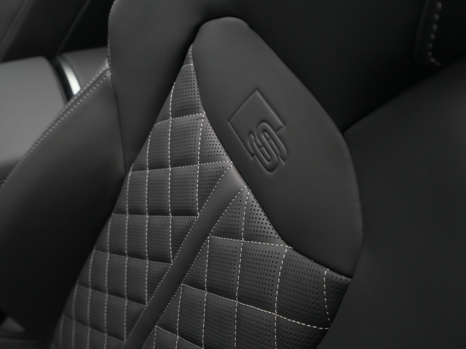Audi - Q8 55 TFSI e 394 Tiptronic Pro Line S - 2025