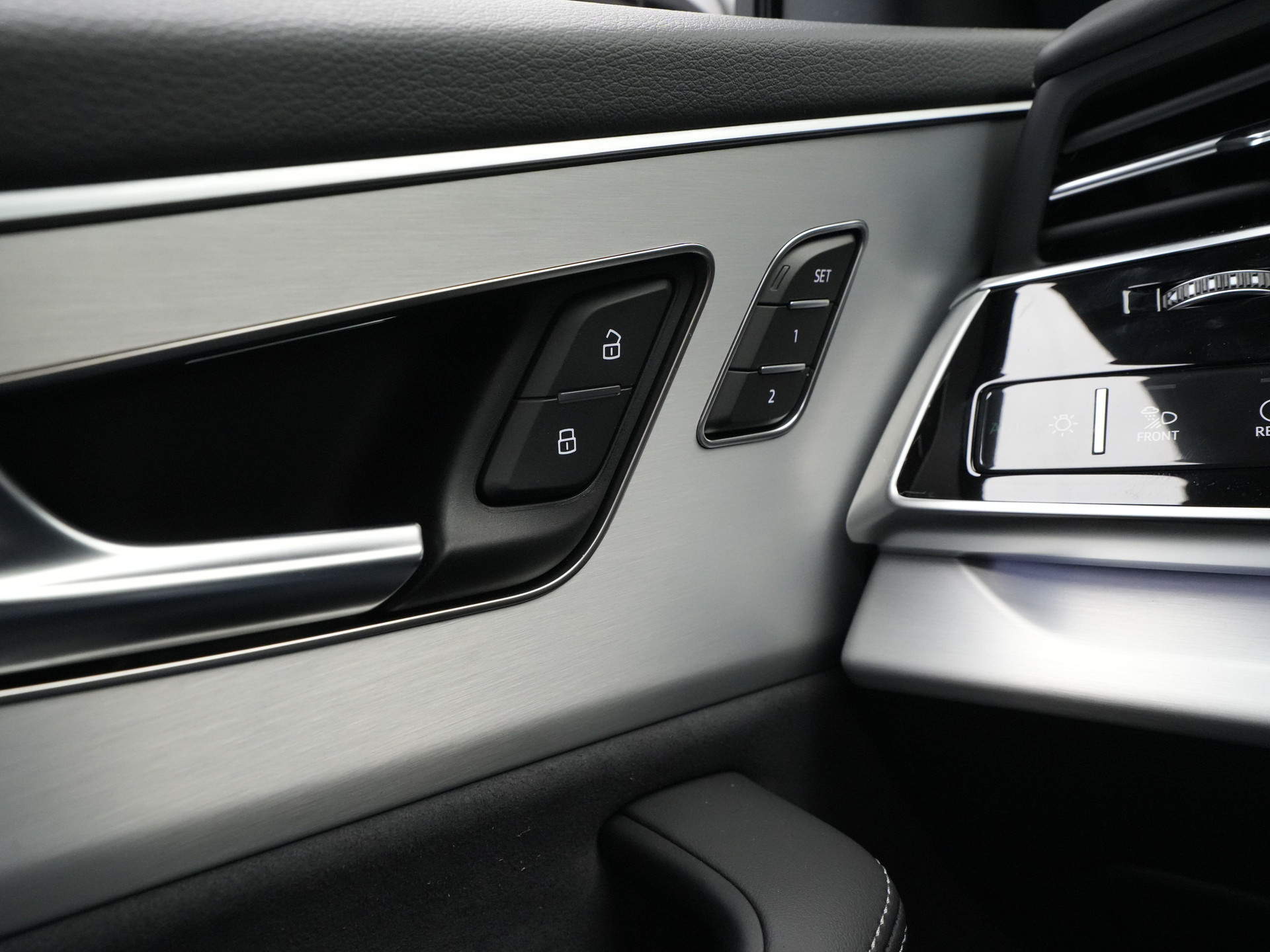 Audi - Q8 55 TFSI e 394 Tiptronic Pro Line S - 2025