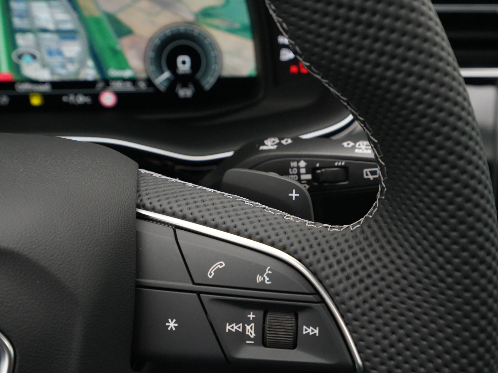 Audi - Q8 55 TFSI e 394 Tiptronic Pro Line S - 2025