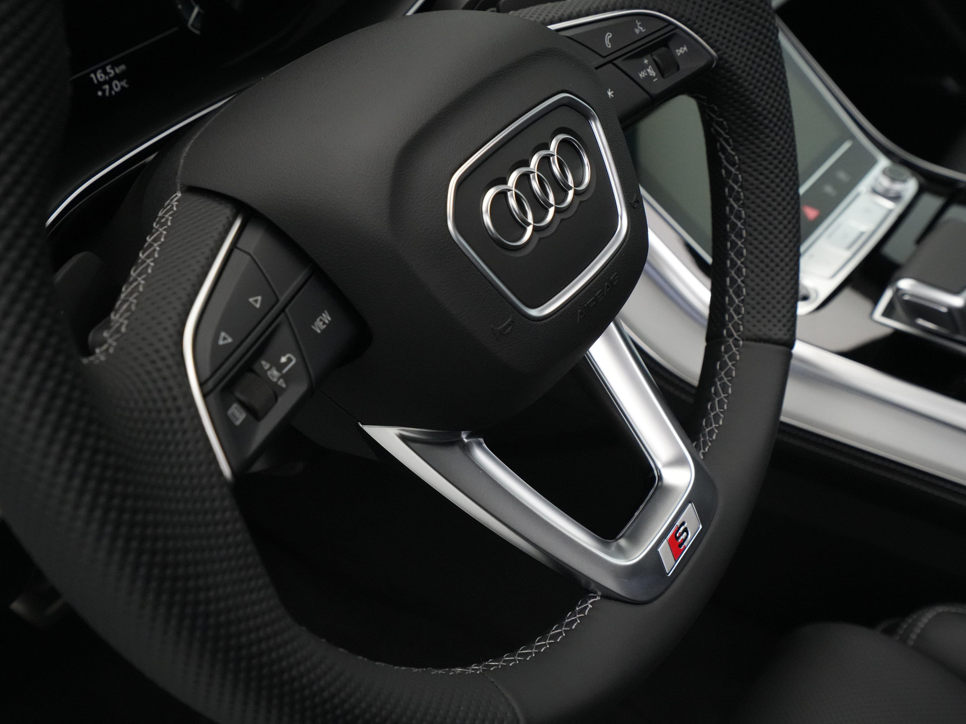 Audi - Q8 55 TFSI e 394 Tiptronic Pro Line S - 2025