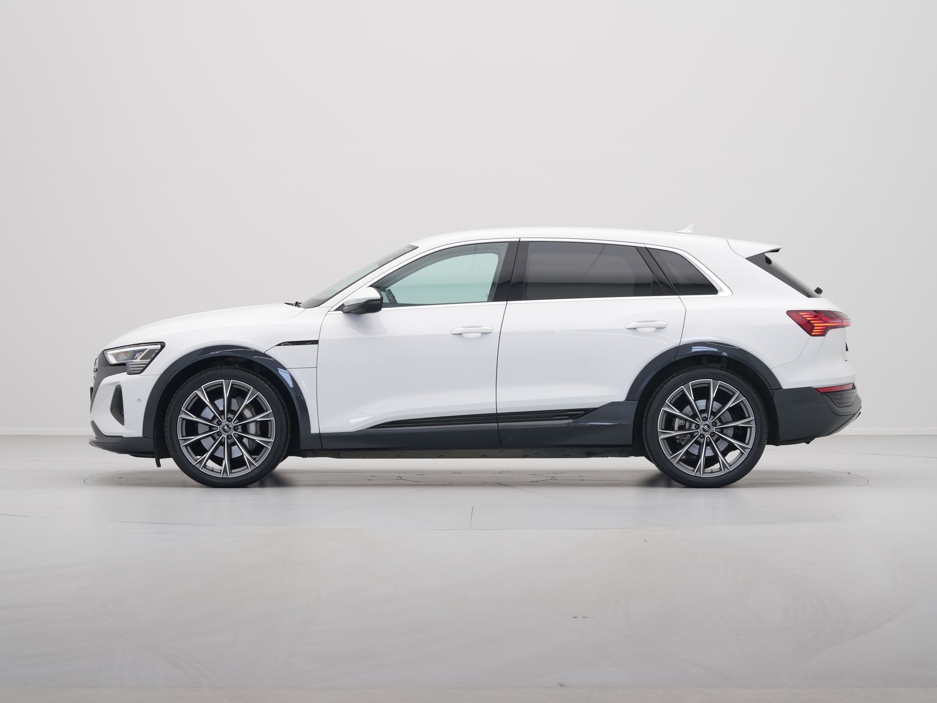 Audi - Q8 e-tron 50 quattro Advanced Edition 95 kWh - 2024
