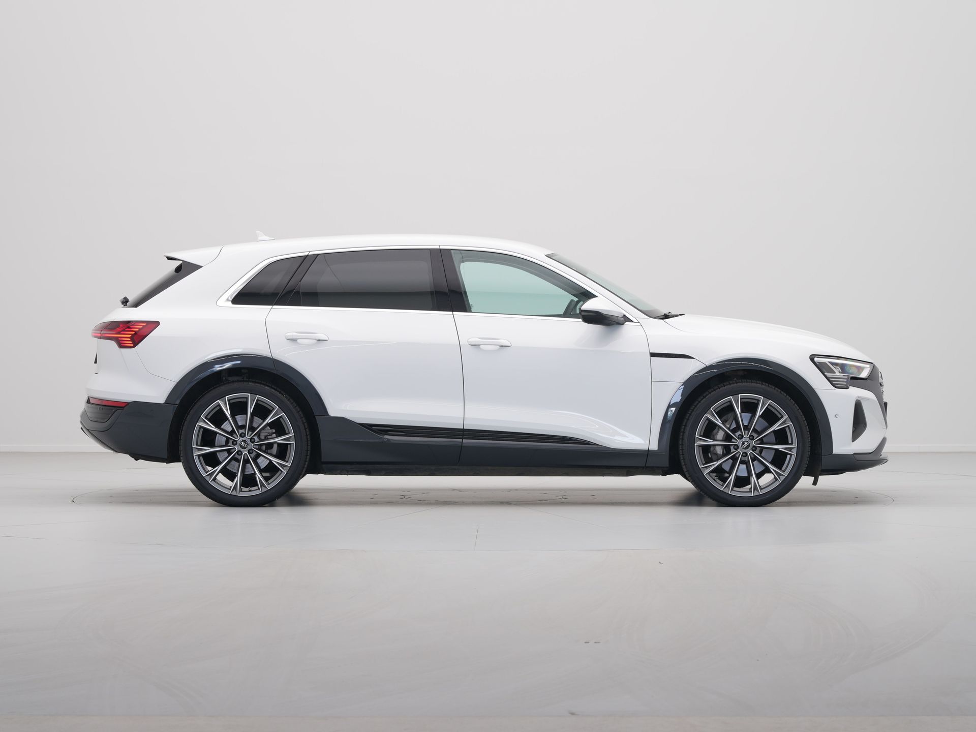 Audi - Q8 e-tron 50 quattro Advanced Edition 95 kWh - 2024