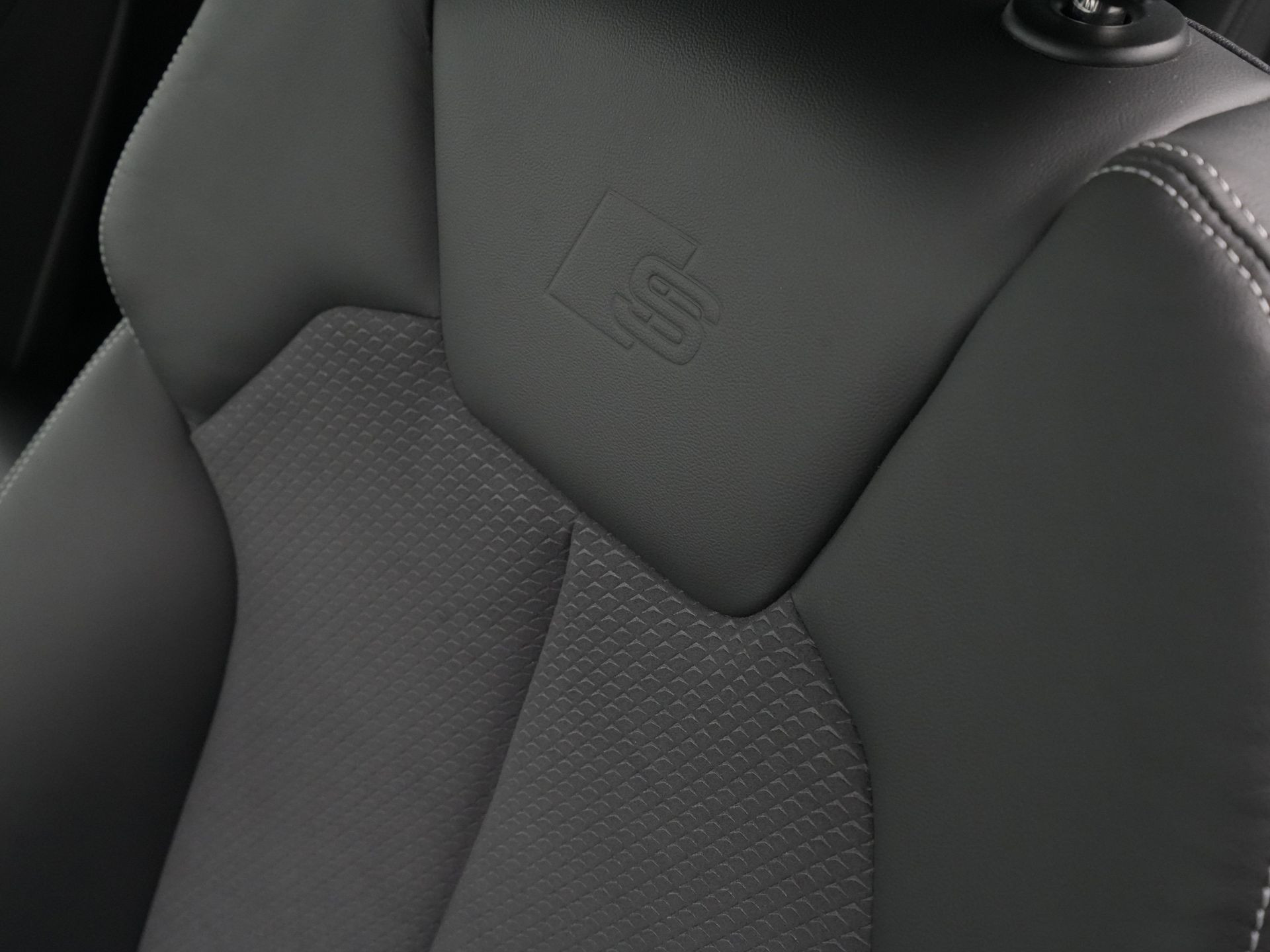Audi - Q5 50 TFSI e 299 pk S-Tronic S line edition Competition - 2024