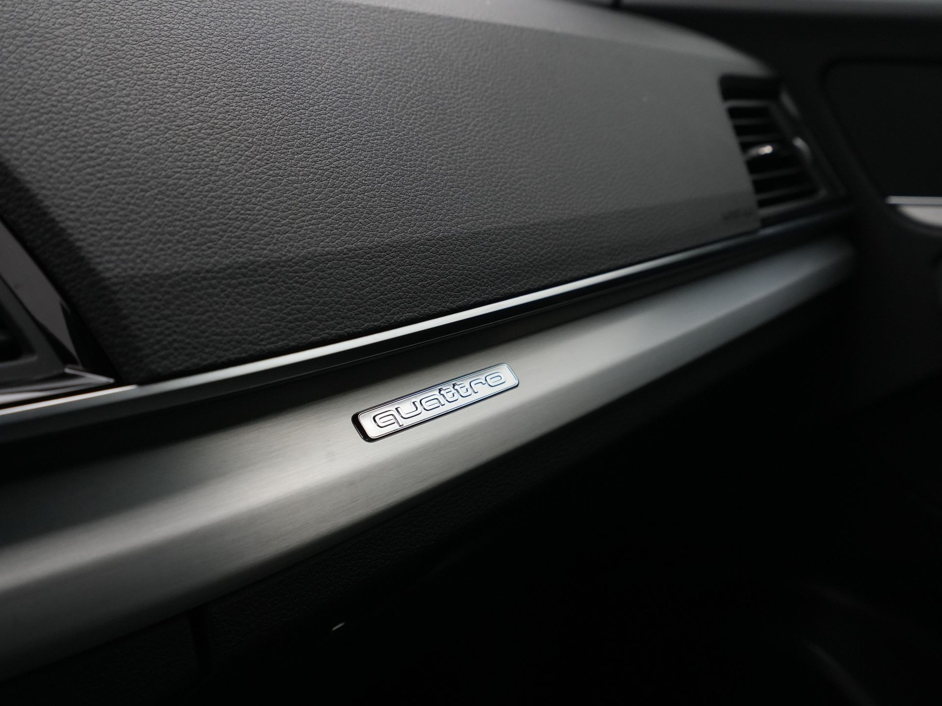 Audi - Q5 50 TFSI e 299 pk S-Tronic S line edition Competition - 2024