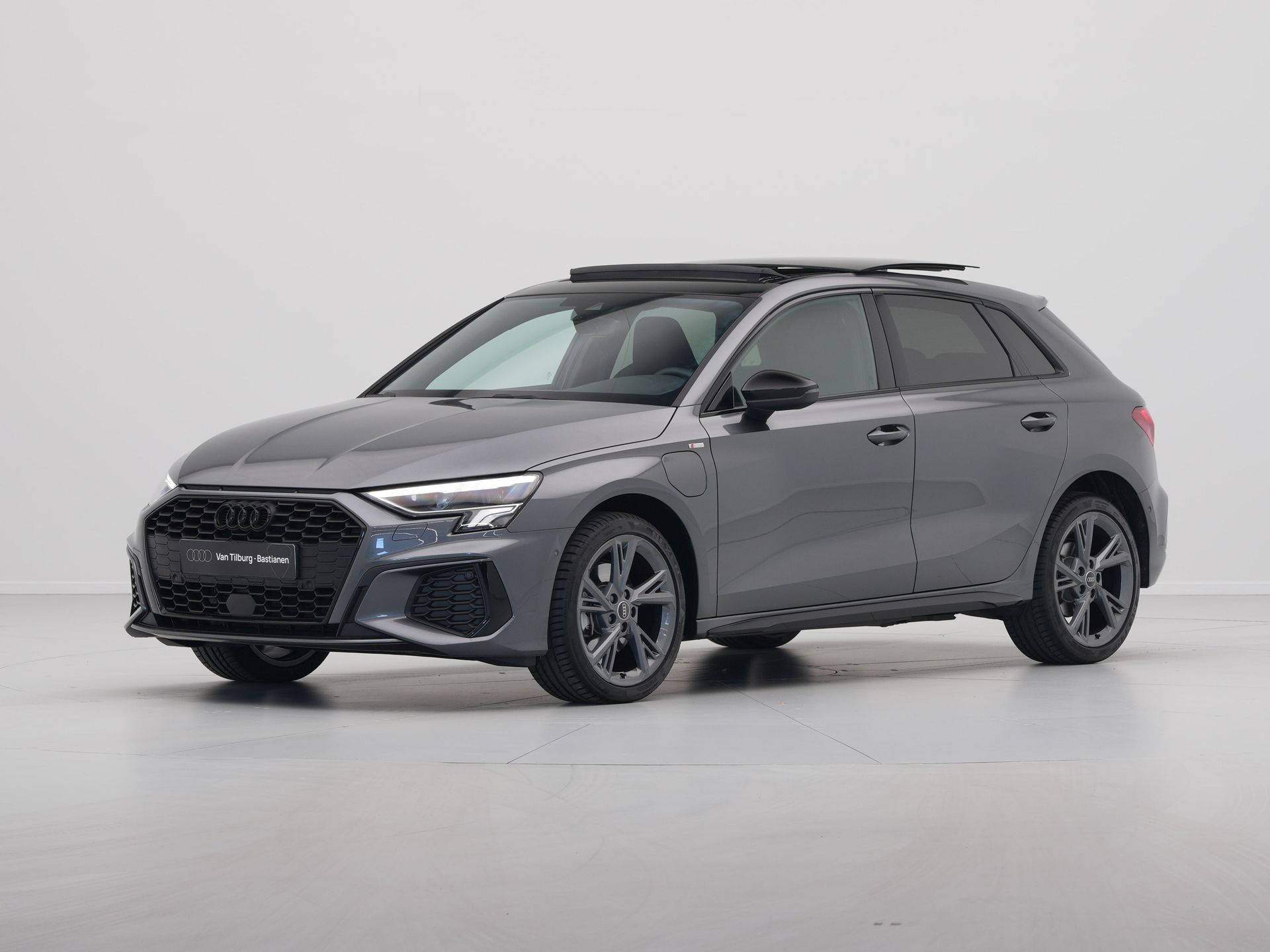 Audi - A3 Sportback 40 TFSI e 204 pk S-Tronic S line Edition - 2024