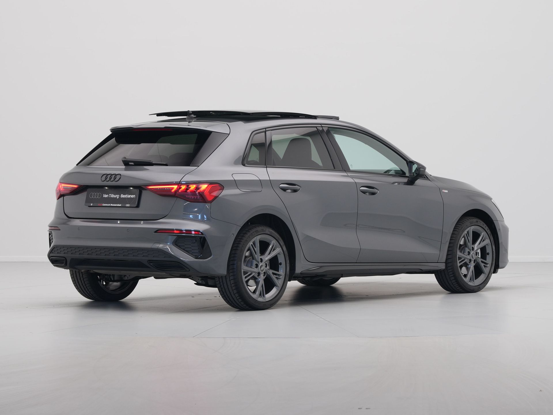 Audi - A3 Sportback 40 TFSI e 204 pk S-Tronic S line Edition - 2024