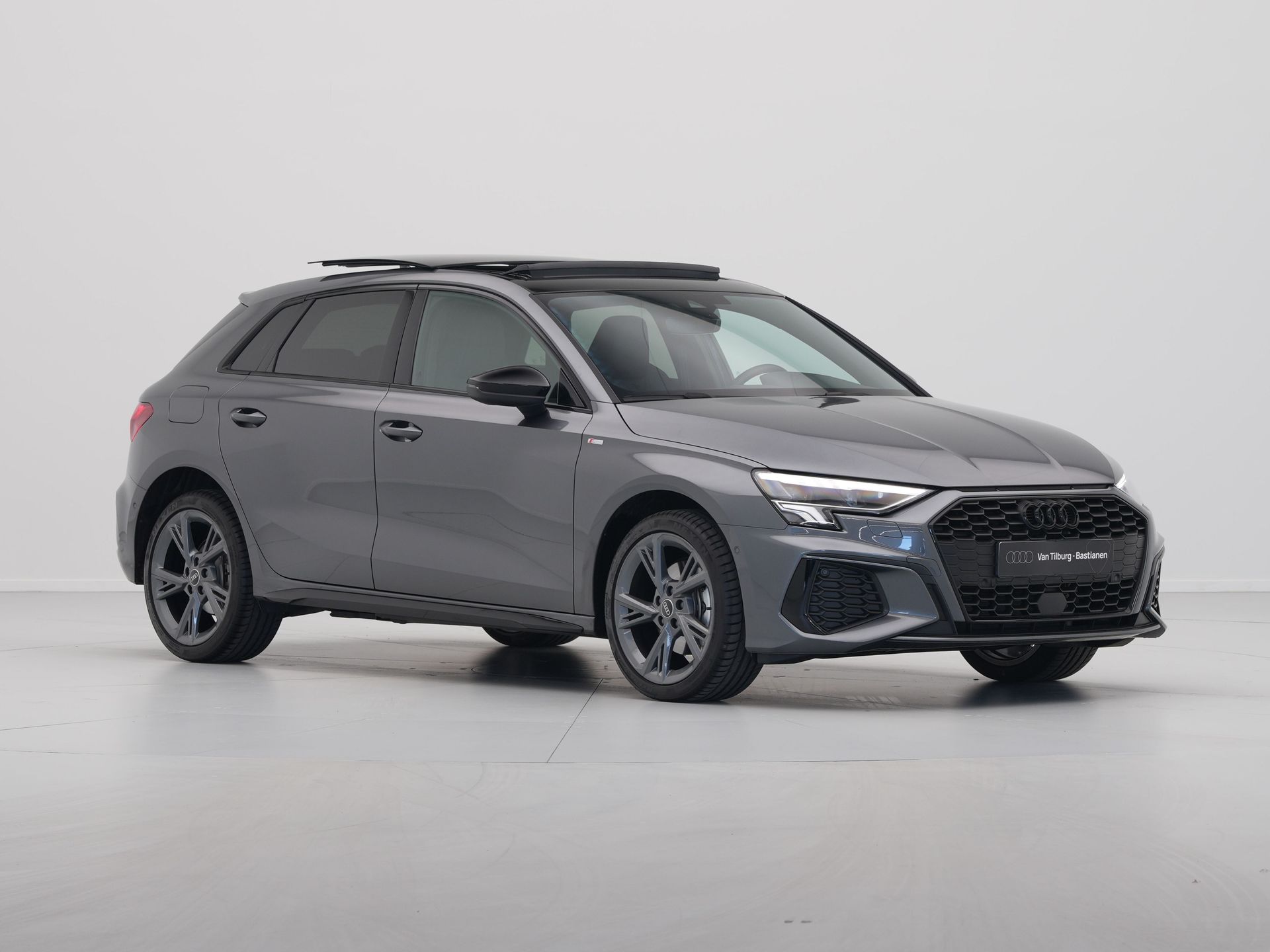 Audi - A3 Sportback 40 TFSI e 204 pk S-Tronic S line Edition - 2024