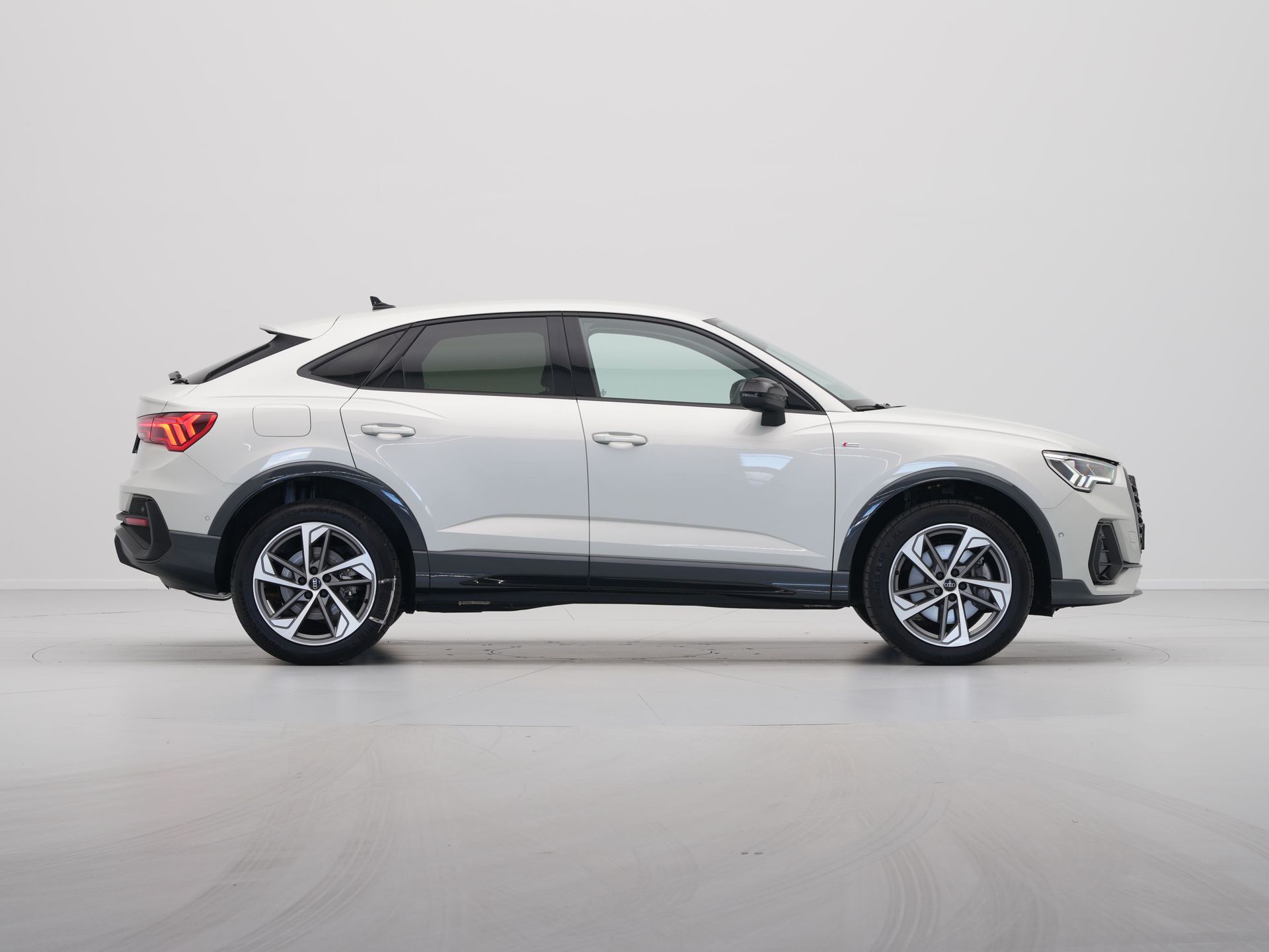 Audi - Q3 Sportback 45 TFSI e 245 pk S-Tronic S Line Edition - 2024