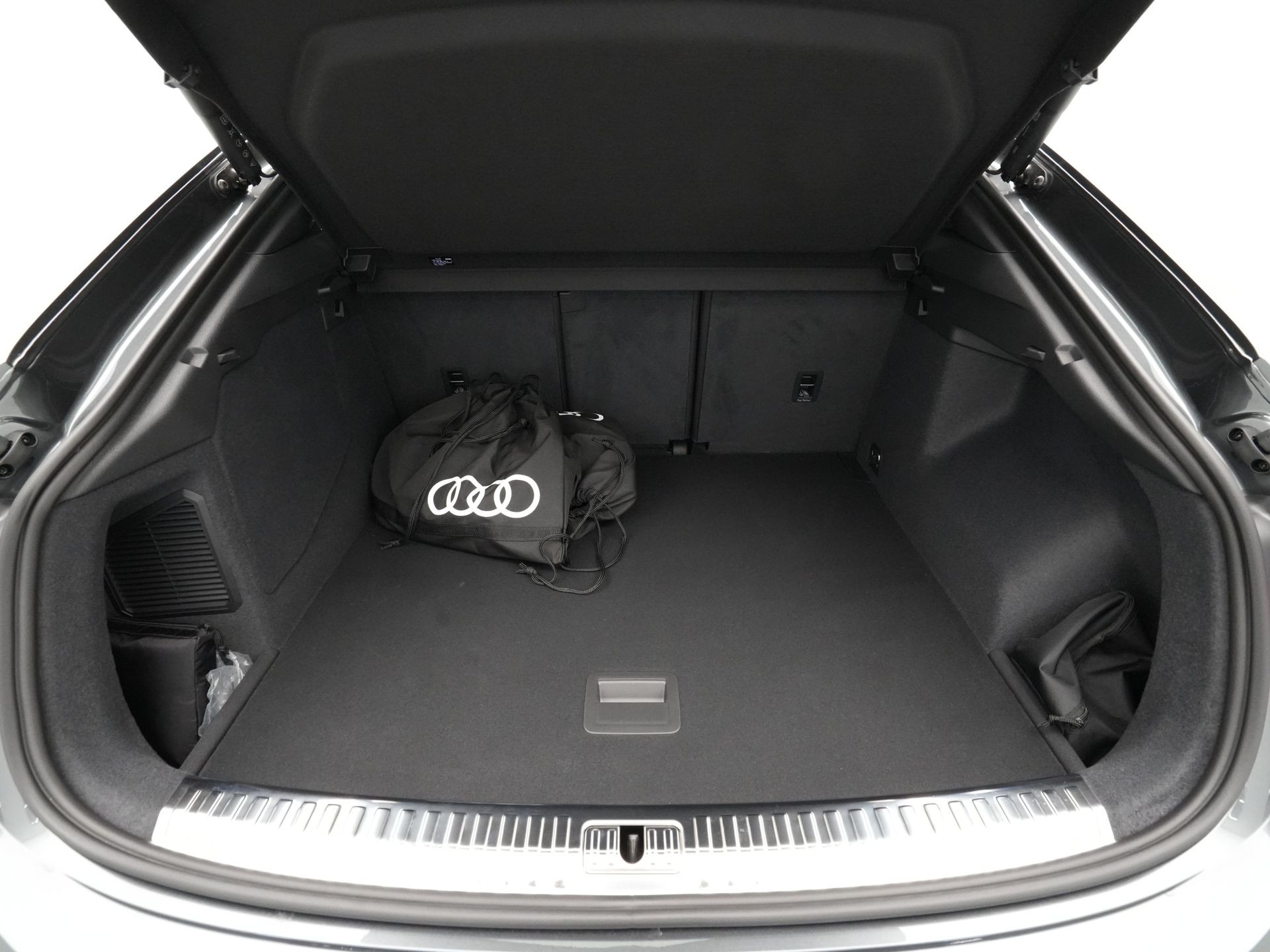 Audi - Q3 Sportback 45 TFSI e S Edition - 2025