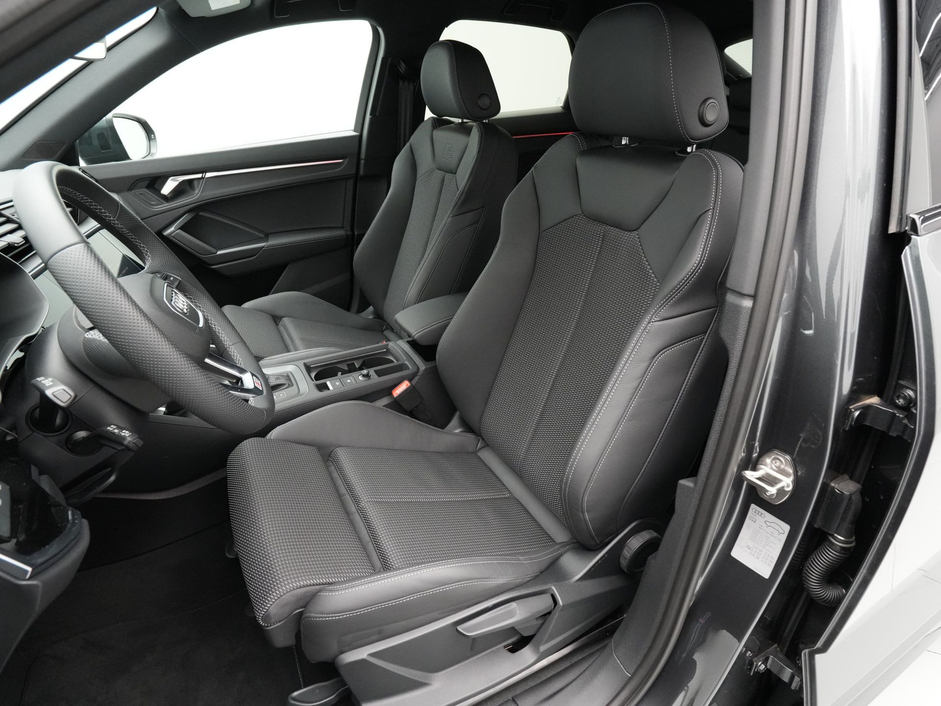 Audi - Q3 Sportback 45 TFSI e S Edition - 2025