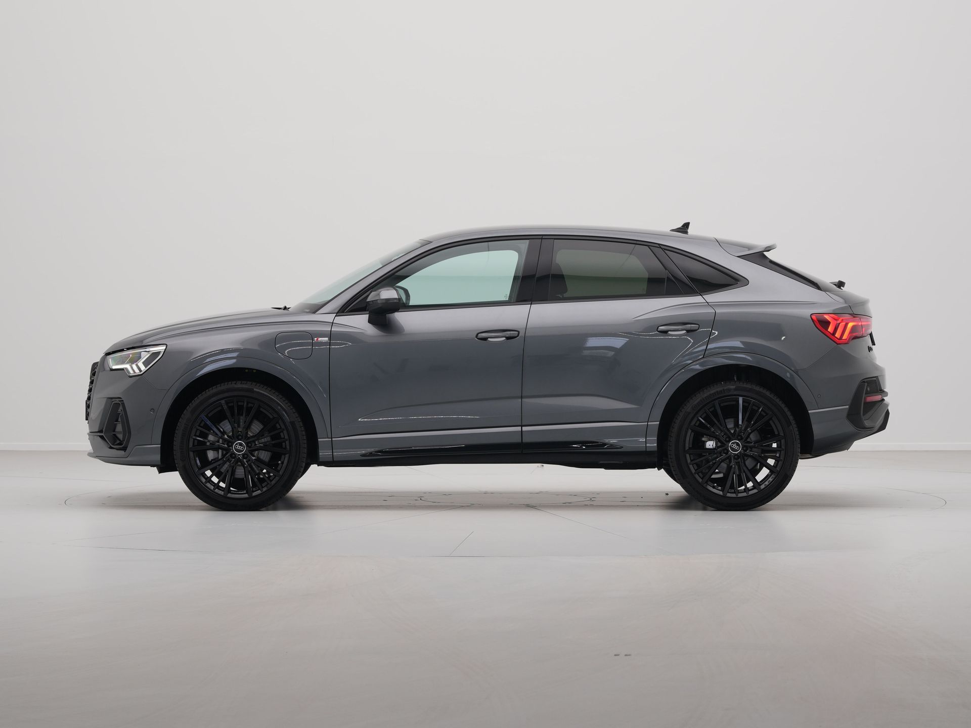 Audi - Q3 Sportback 45 TFSI e S Edition - 2025