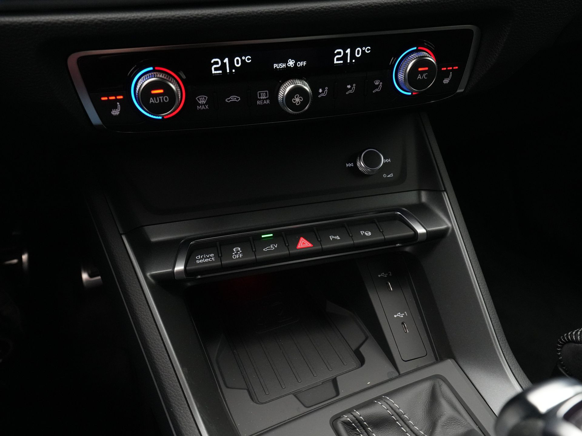 Audi - Q3 Sportback 45 TFSI e S Edition - 2025