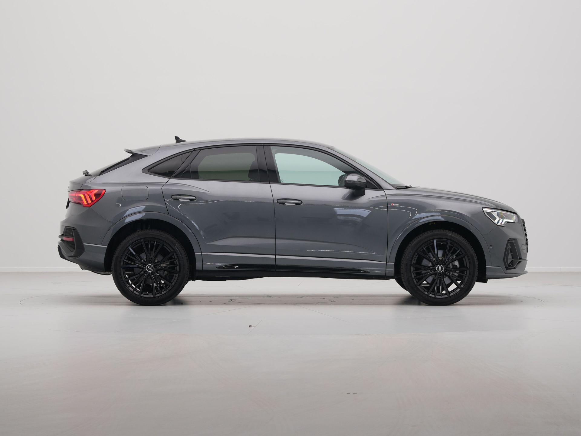Audi - Q3 Sportback 45 TFSI e S Edition - 2025