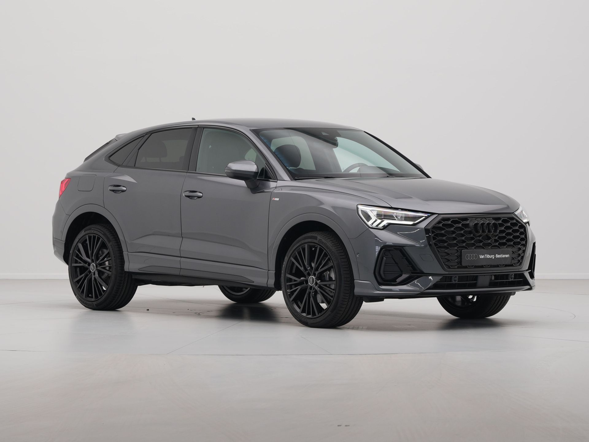Audi - Q3 Sportback 45 TFSI e S Edition - 2025