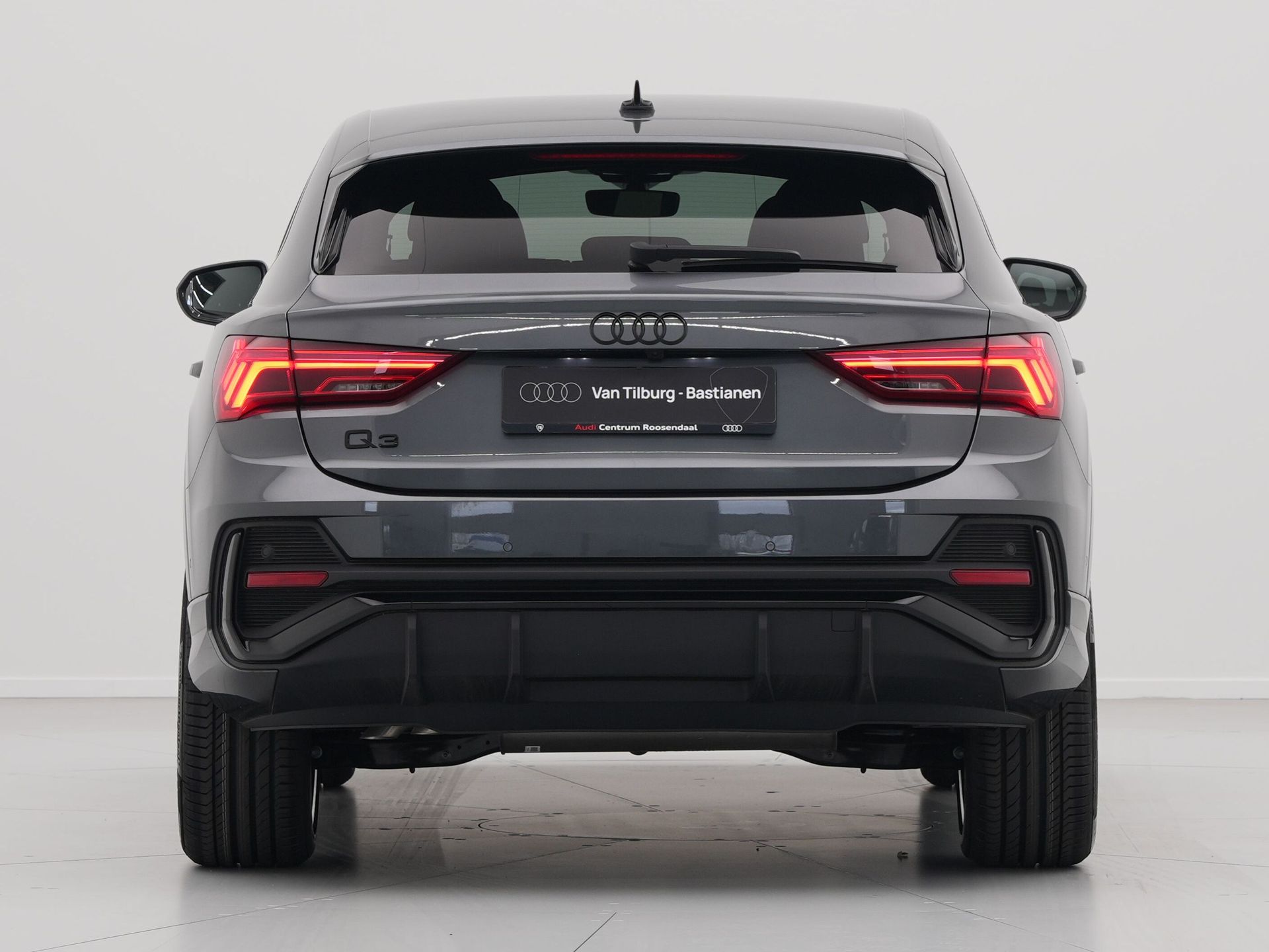 Audi - Q3 Sportback 45 TFSI e S Edition - 2025