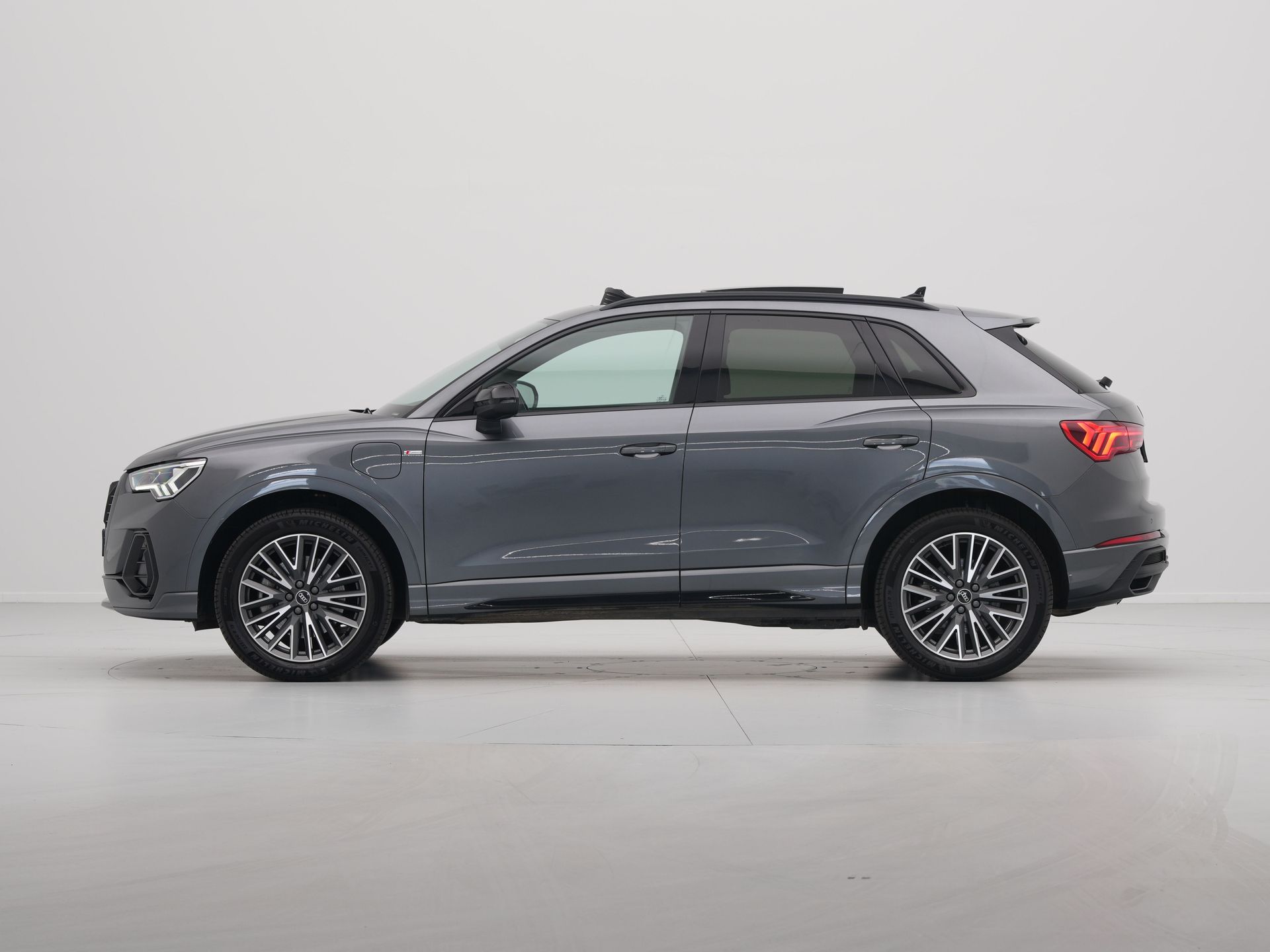 Audi - Q3 45 TFSI e S edition - 2021
